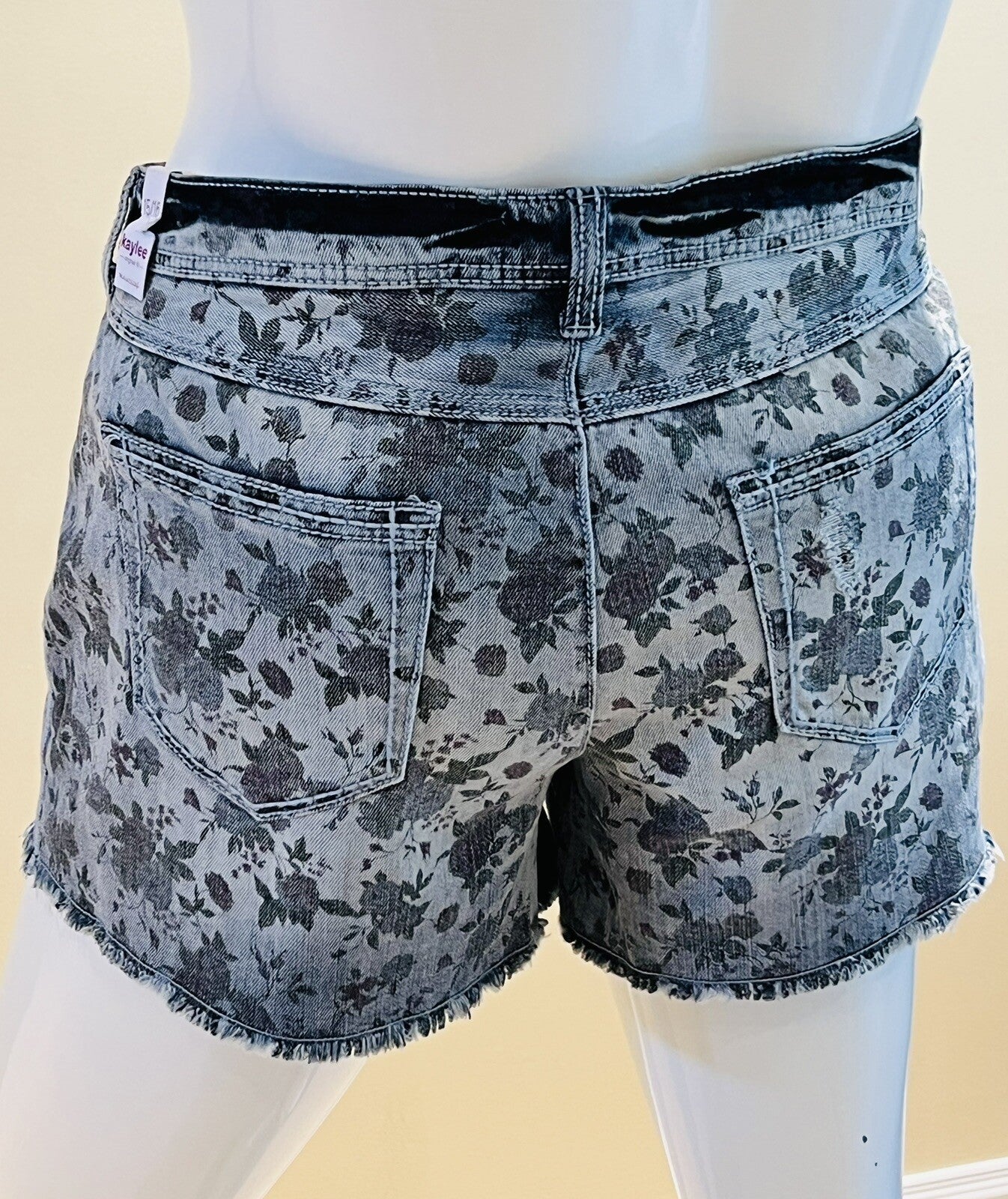 Maurices Kaylee Women’s Floral Print Denim Jean Shorts Size 15/16