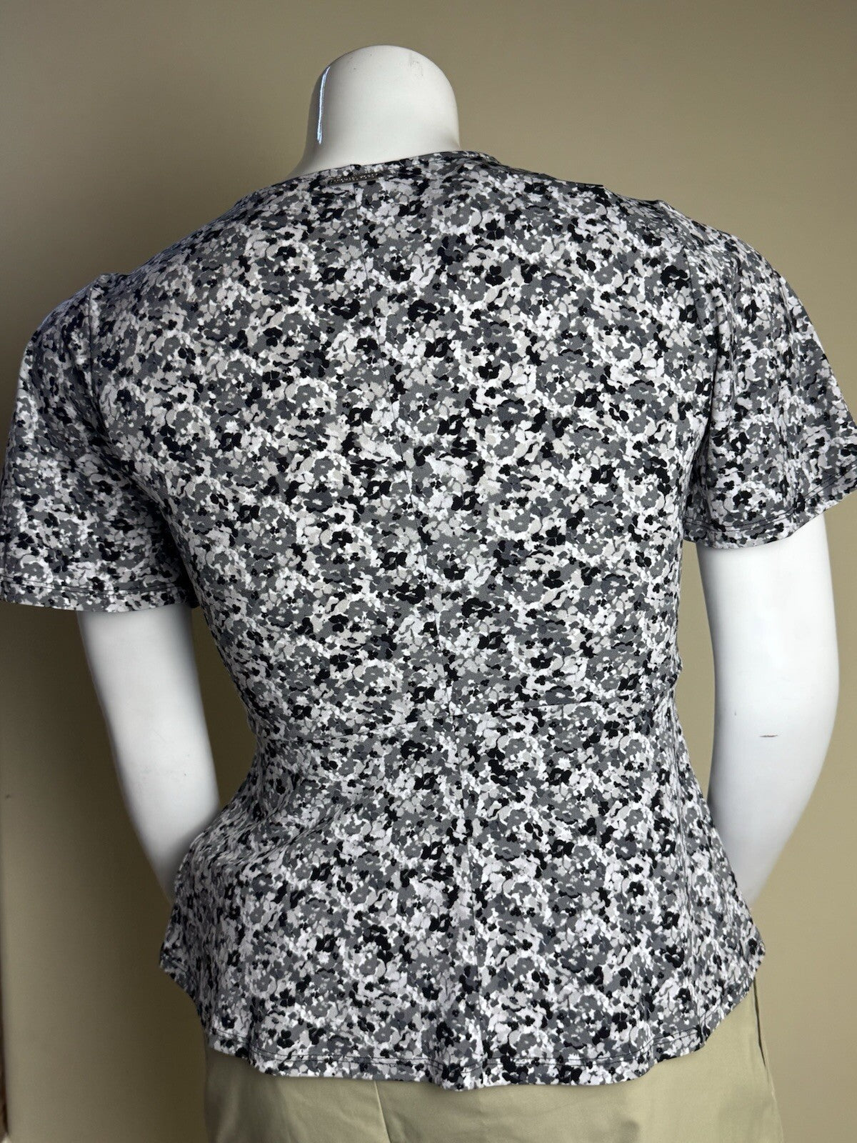 $88 Michael Kors Women’s Top Blouse Sz L. (B.144)