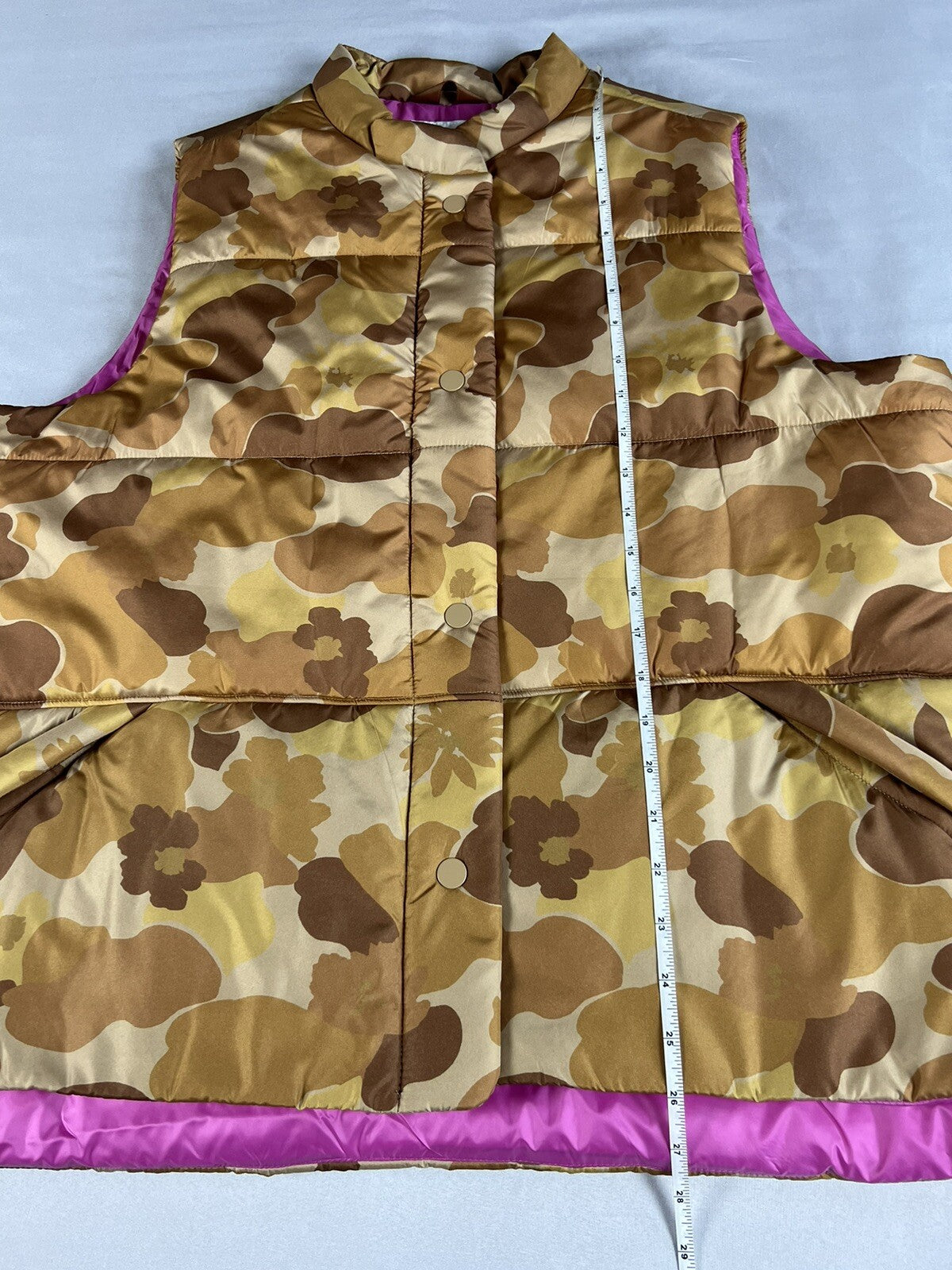Free Assembly Women's Oversized Puffer Vest Sz XL Camouflage Pink Inside