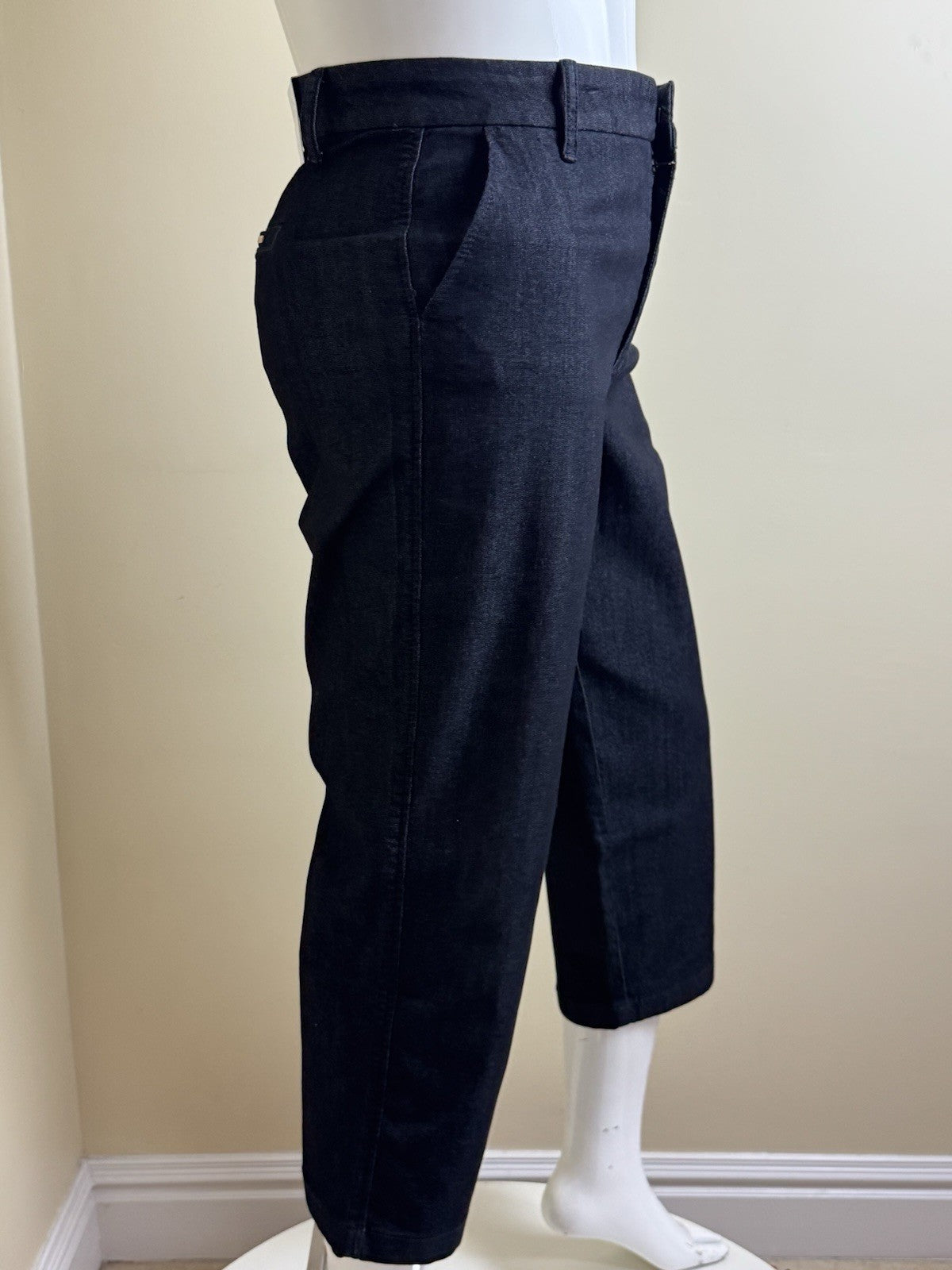 $69 Nine West Women's Black Cropped Jeans Sz 10. (B.166)