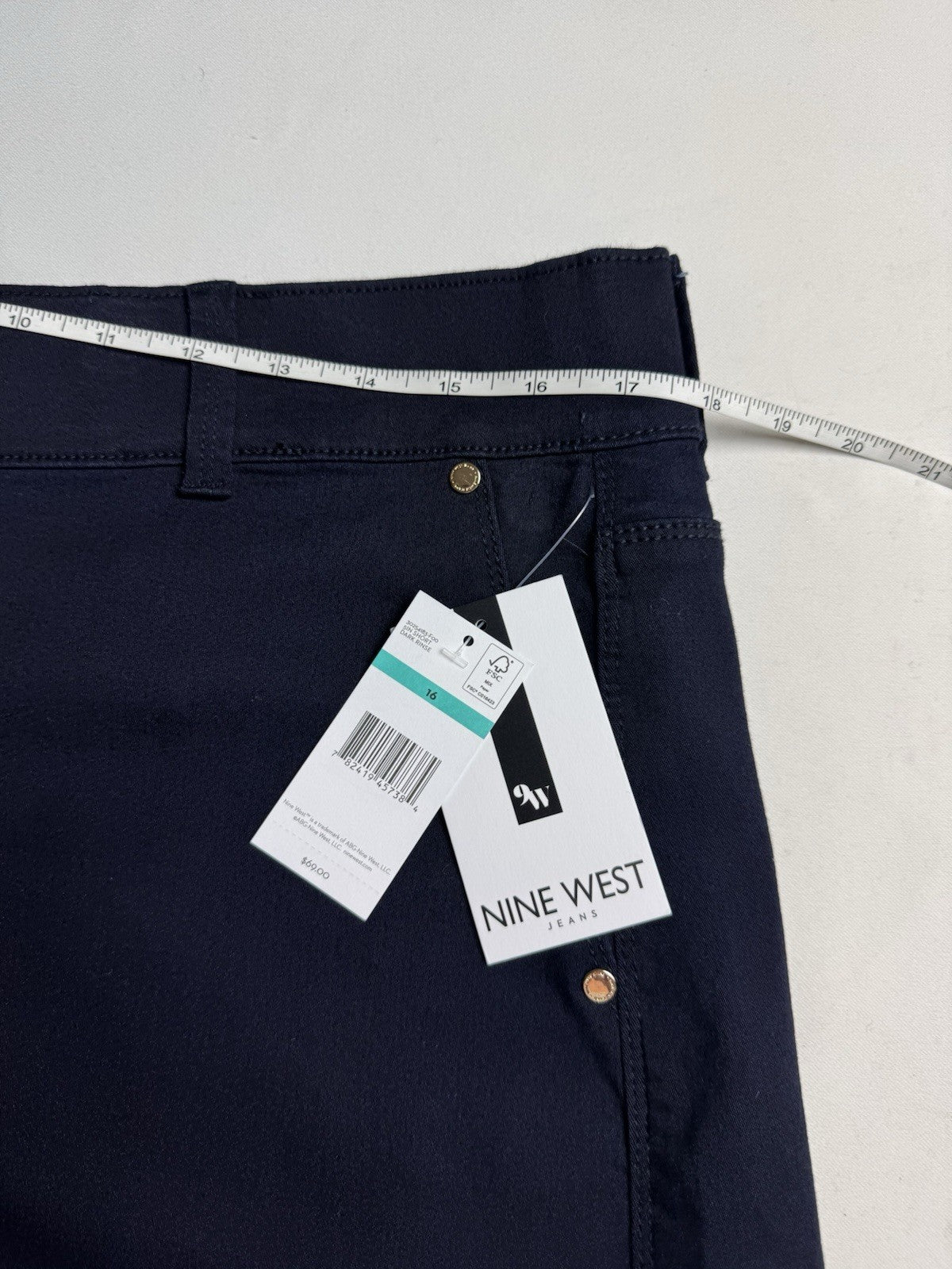 $69 NINE WEST High Waisted Belted Woven Shorts - Size 16. (B.151)