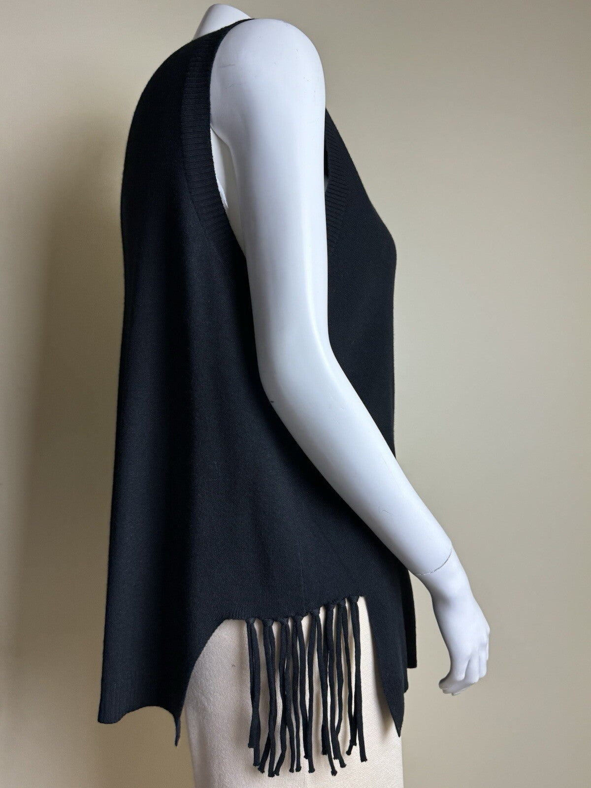 $79 Cyrus Women’s Black Sweater Vest Fringe Sides Sz L. (B.101)