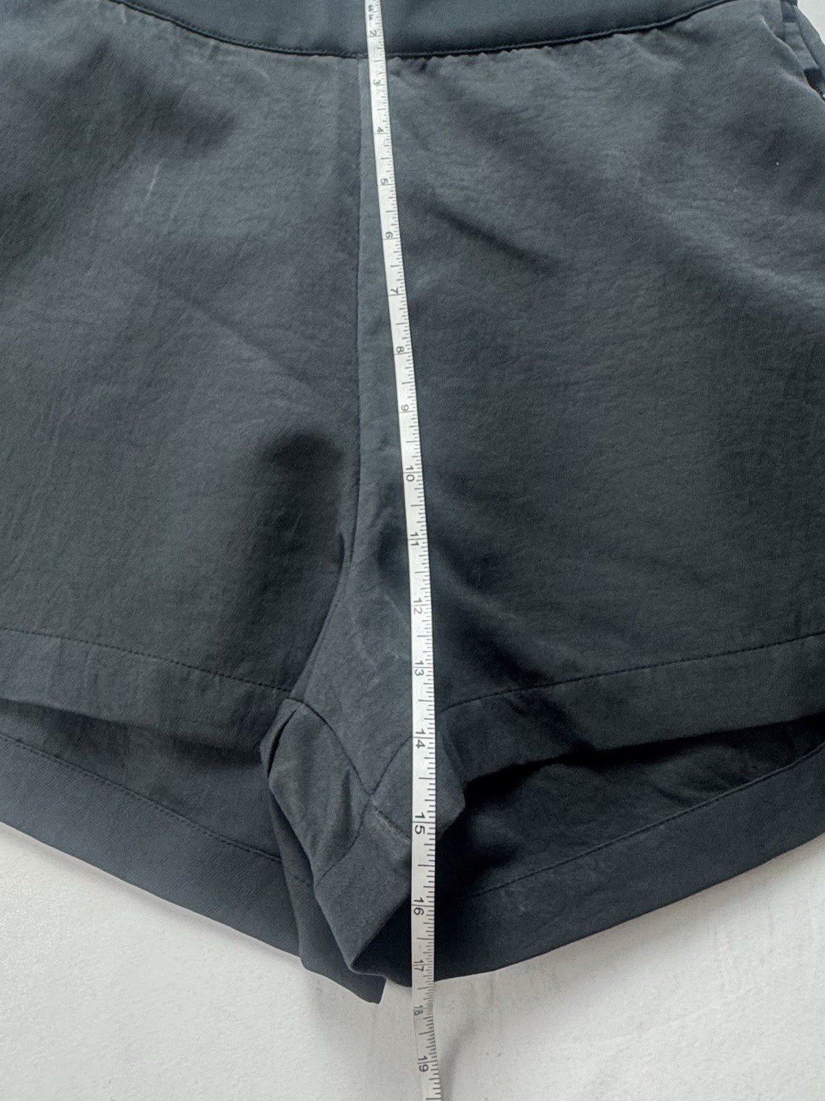 $70 Nike Womens Running Shorts Sz L. (B.158)