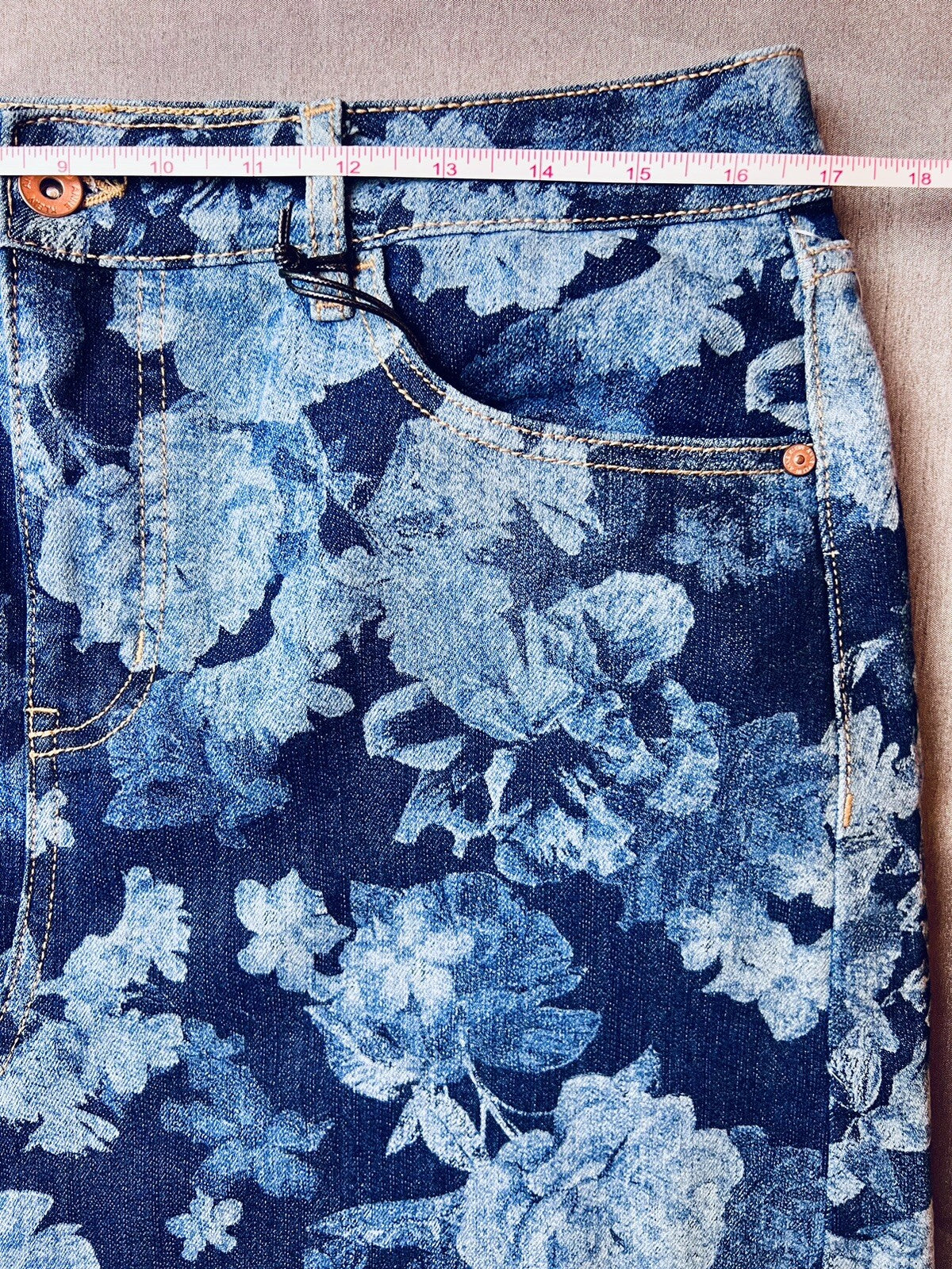 Anne Klein Women's Floral Blue Jeans Skirt Sz 12 (B.05)