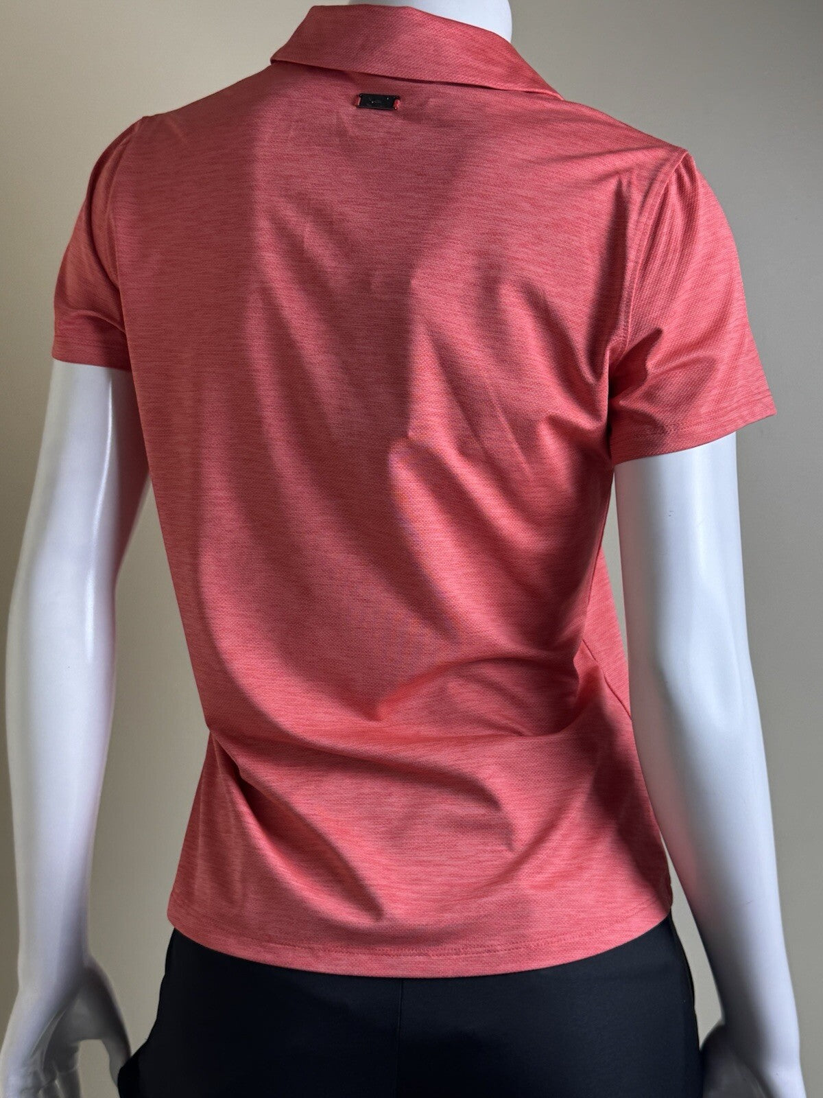 Under Armour Women's Golf Tennis Shirt Sz M. (B.135)