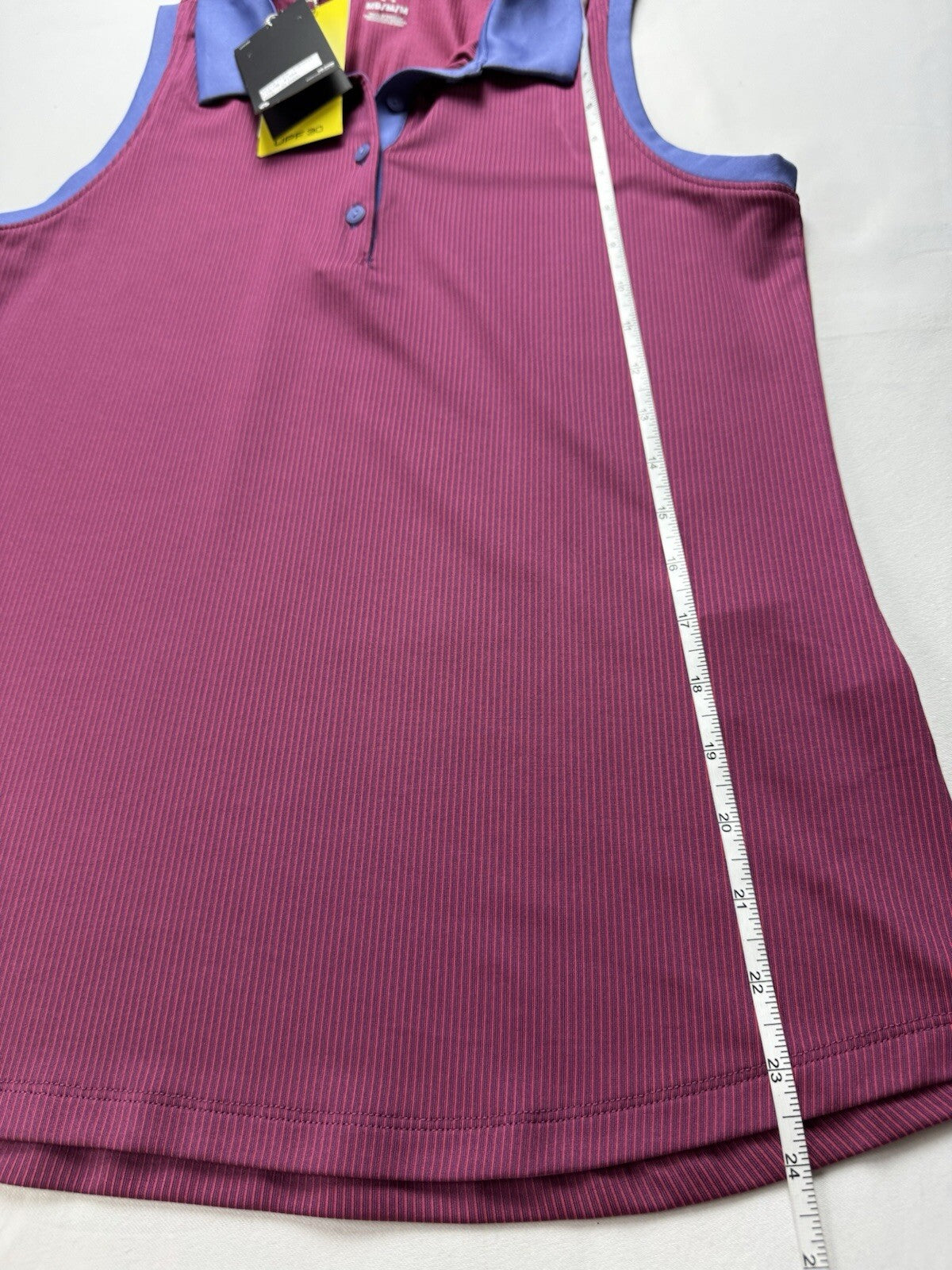 Under Armour Women's Golf Tennis Shirt Sz M. (B.135)