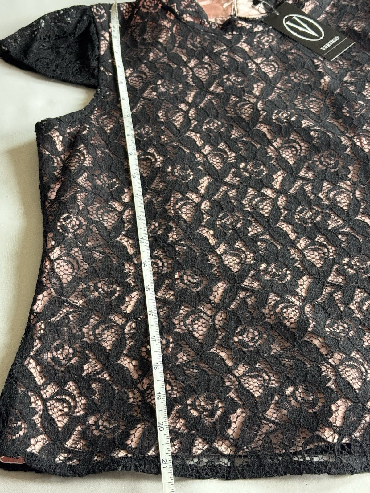 $180 Vertigo Women’s Lace Blouse Sz XS. (B.027)