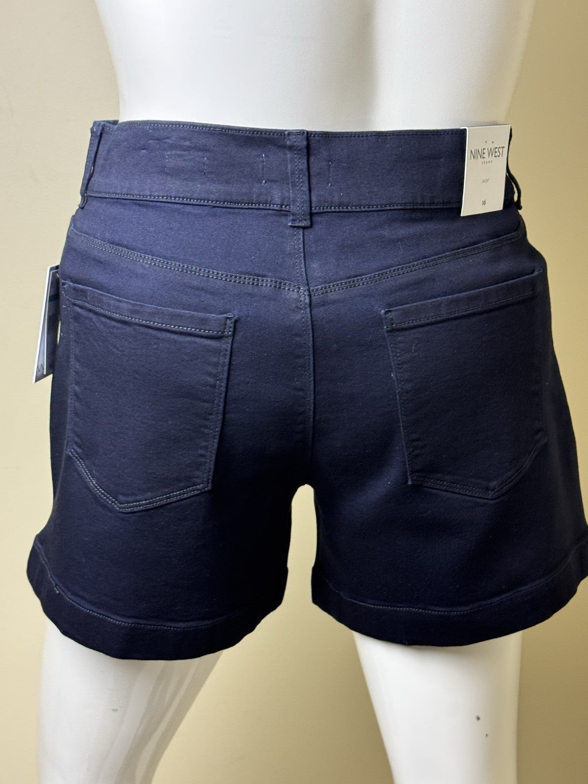 $69 NINE WEST High Waisted Belted Woven Shorts - Size 16. (B.151)