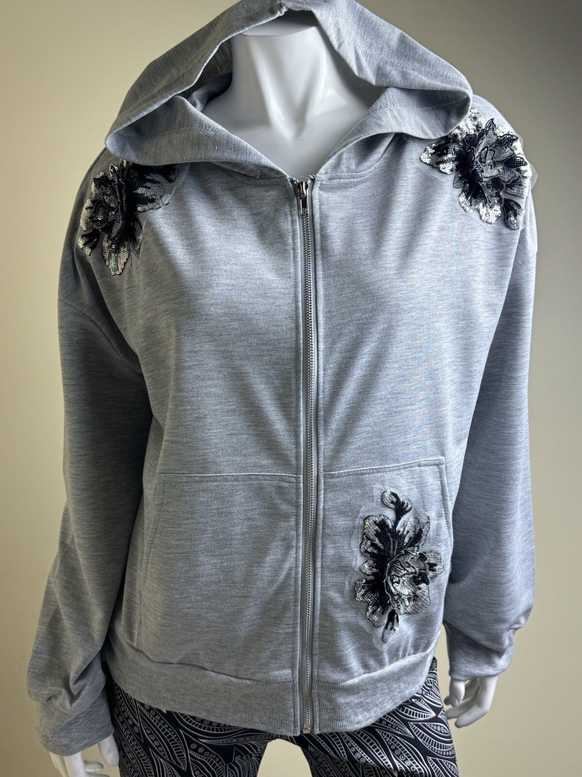 On Twelfth Women’s Gray Hooded Embroidered Flower Jacket SZ L. (B.98)