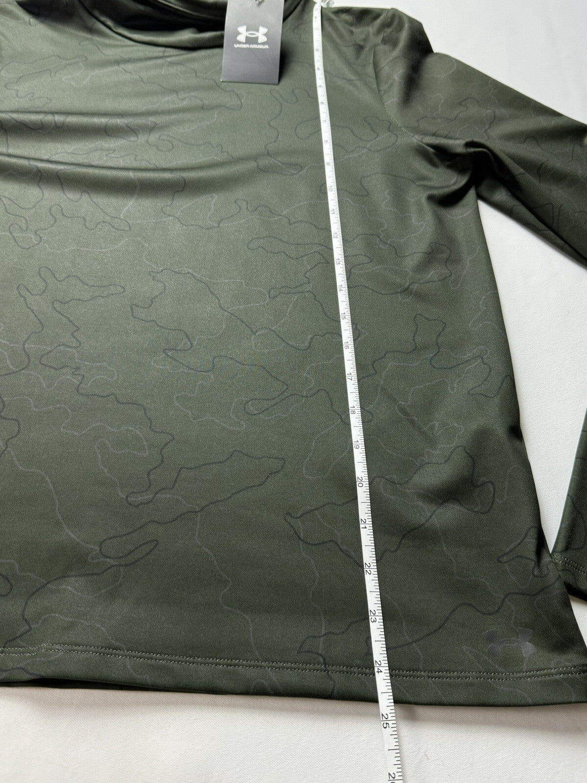 $80 Under Armour Women’s Turtleneck Sweater Size M. (B.102)