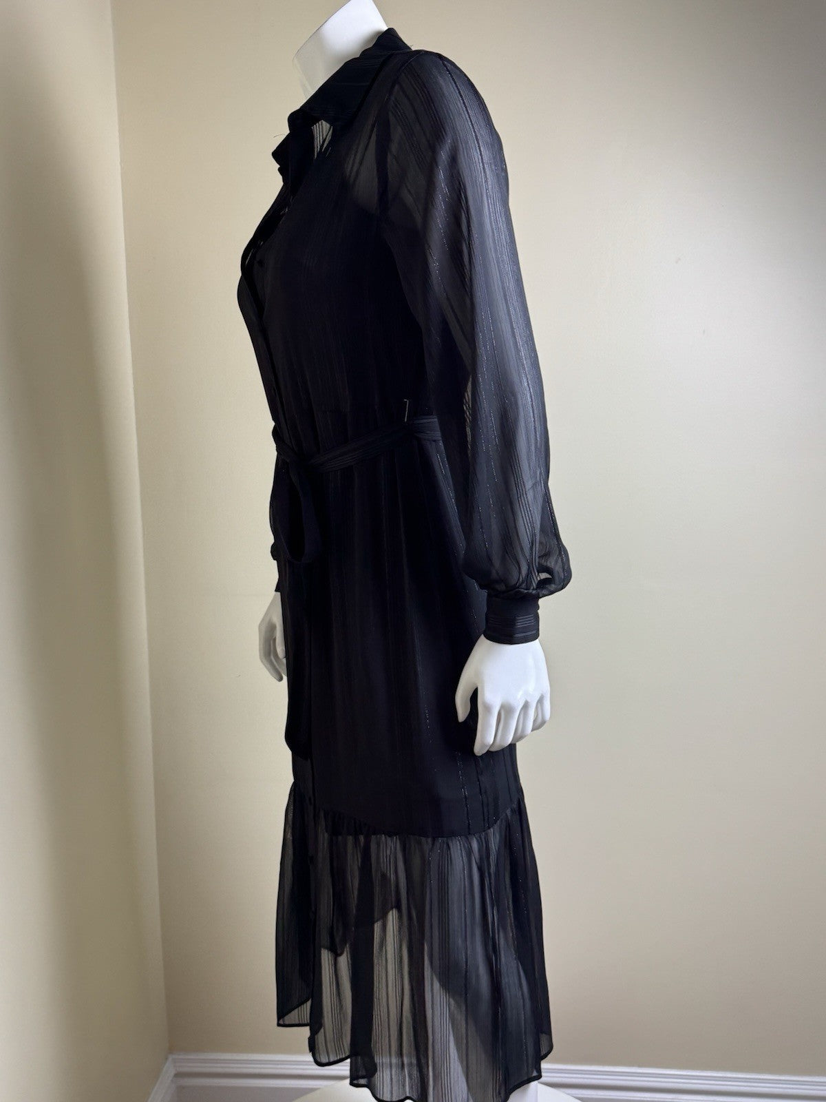 $148 NANETTE LEPORE Sheath Black Dress Sz 6. (B.155)