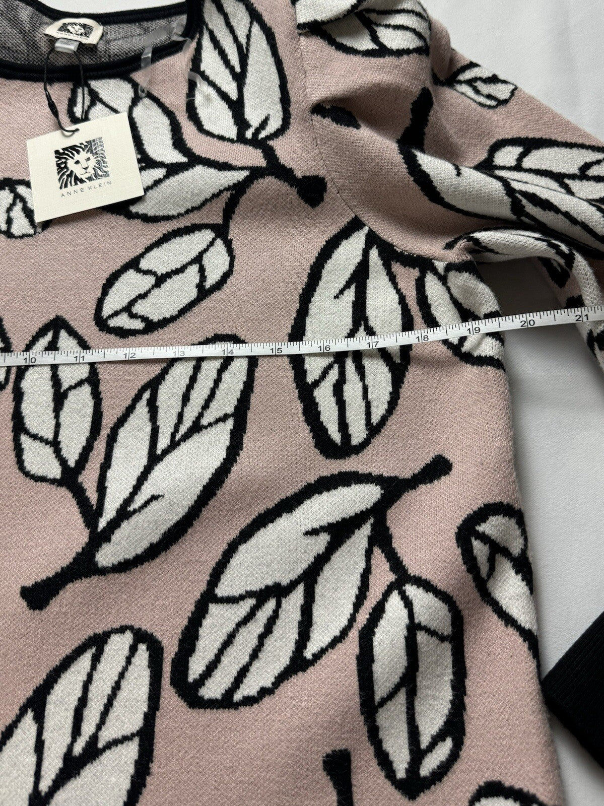 $99 Anne Klein Women’s Leaf Pattern Sweater Size M (B.112)