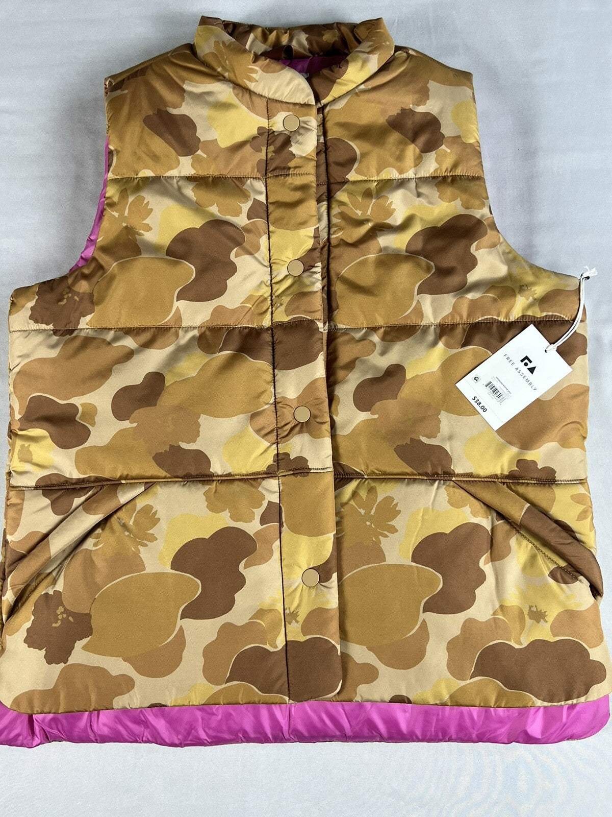 Free Assembly Women's Oversized Puffer Vest Sz XL Camouflage Pink Inside