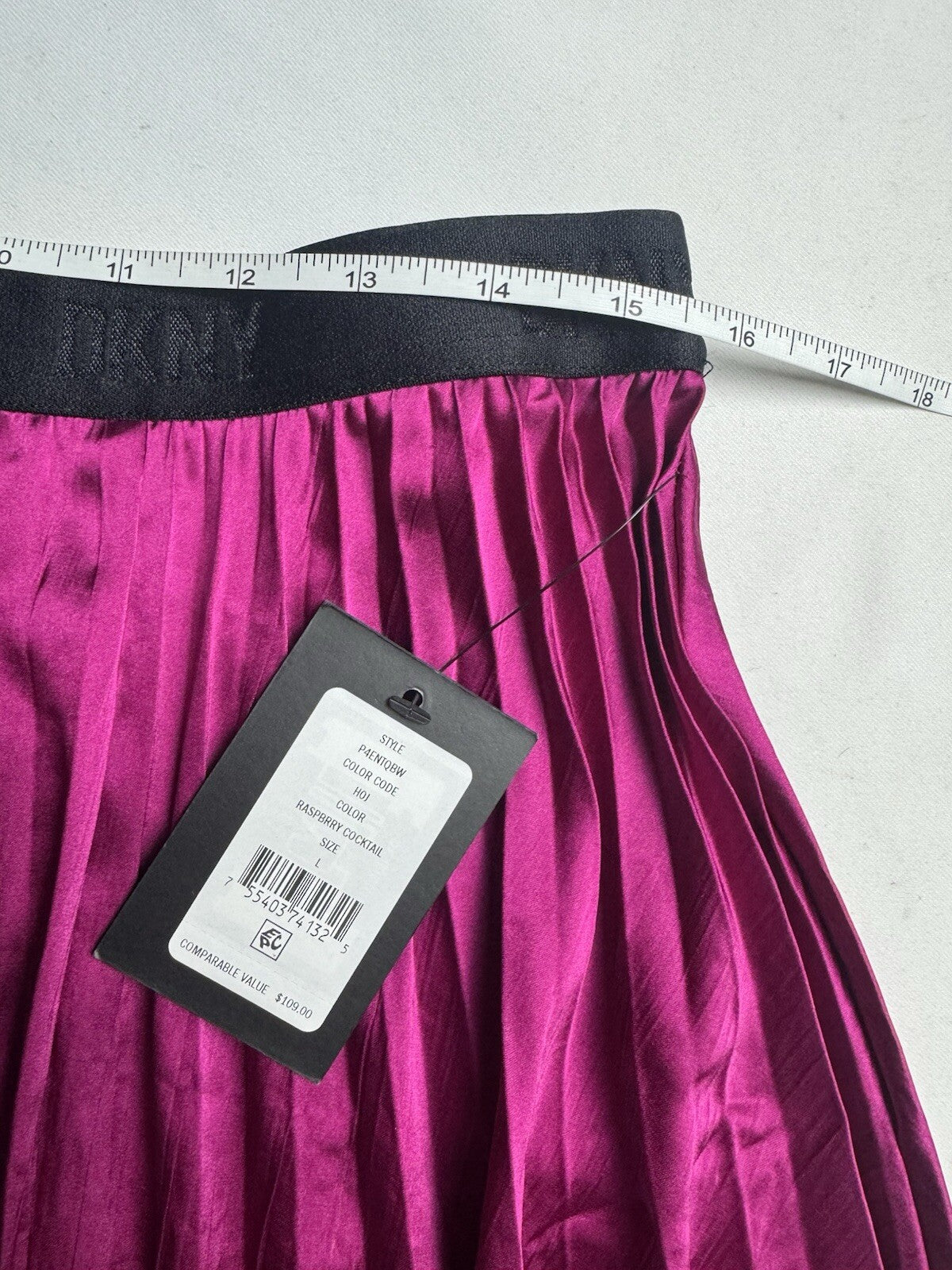 $109 DKNY Women's Pleaded Skirt Sz L. (B.139)