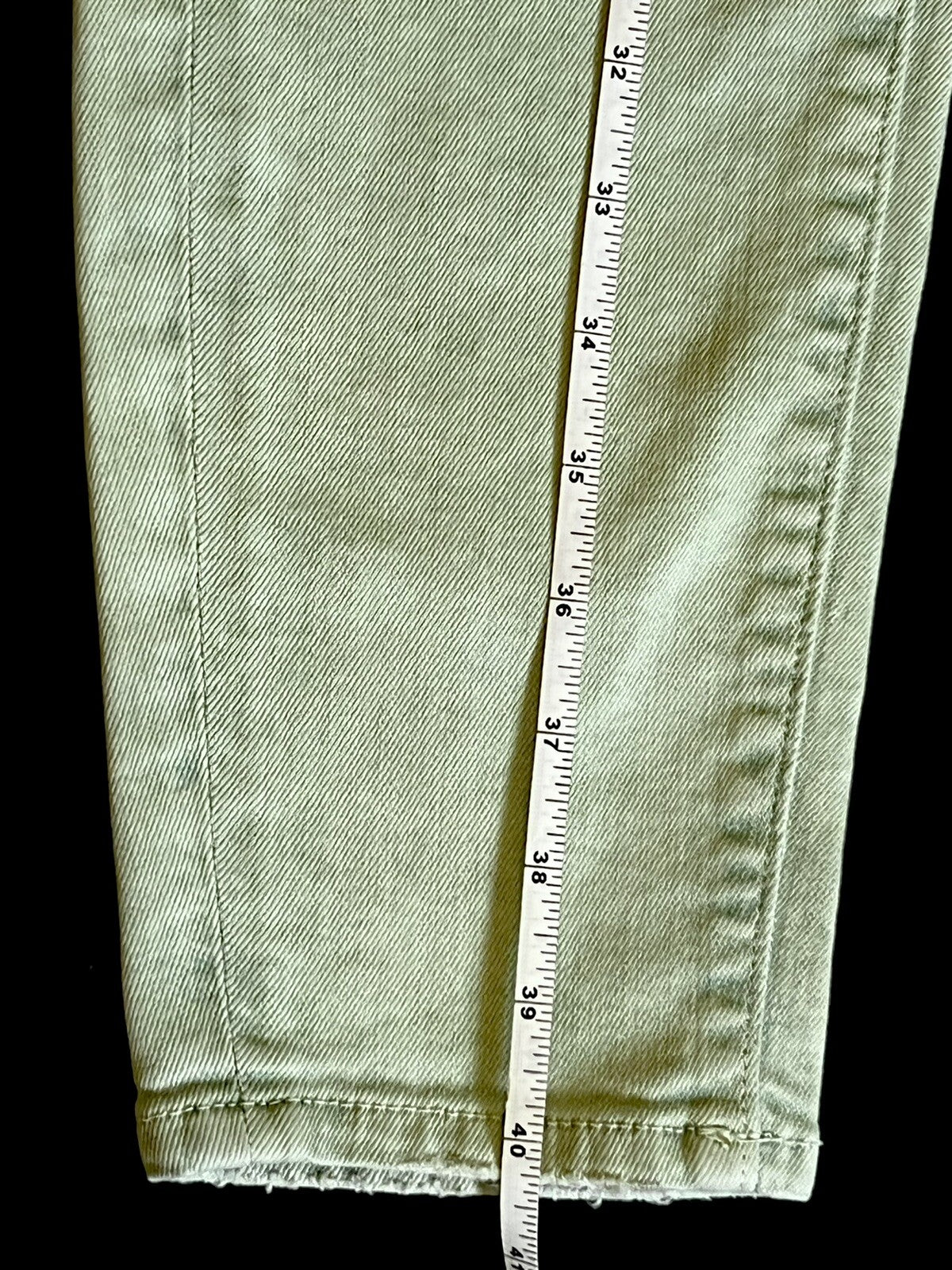 $108 GUESS Jeans Women’s Stretch Jeans Sz 28 Green