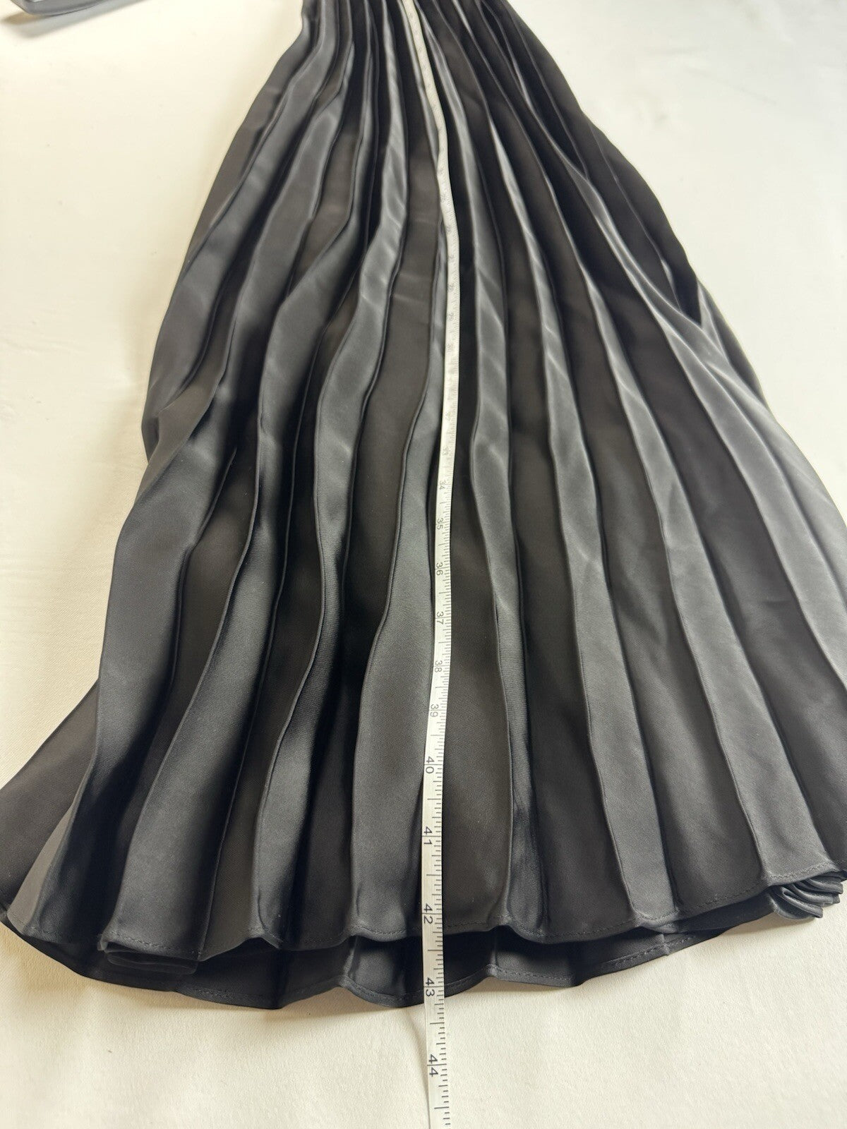 $220 Max Studio London Women’s Satin Pleated Dress Sz S. (B.139)