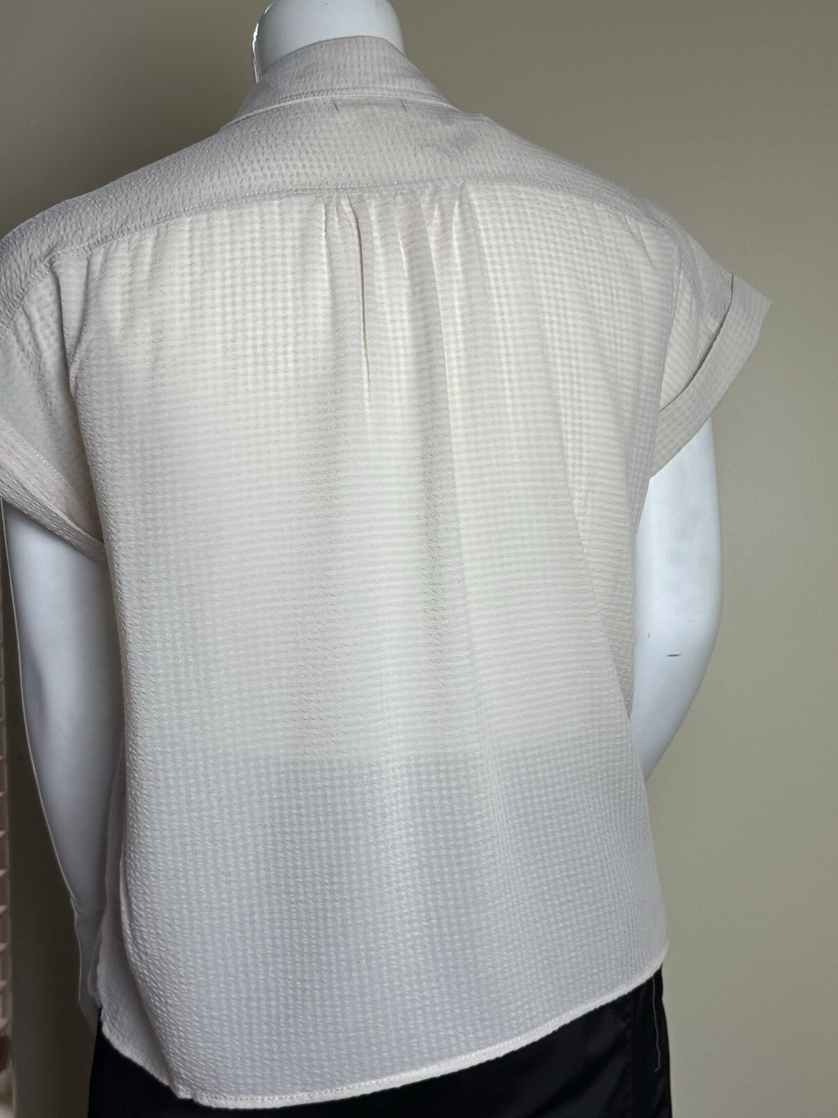 $98 Max Studio Women’s Blouse Beige Shirt Size XL. (B.136)