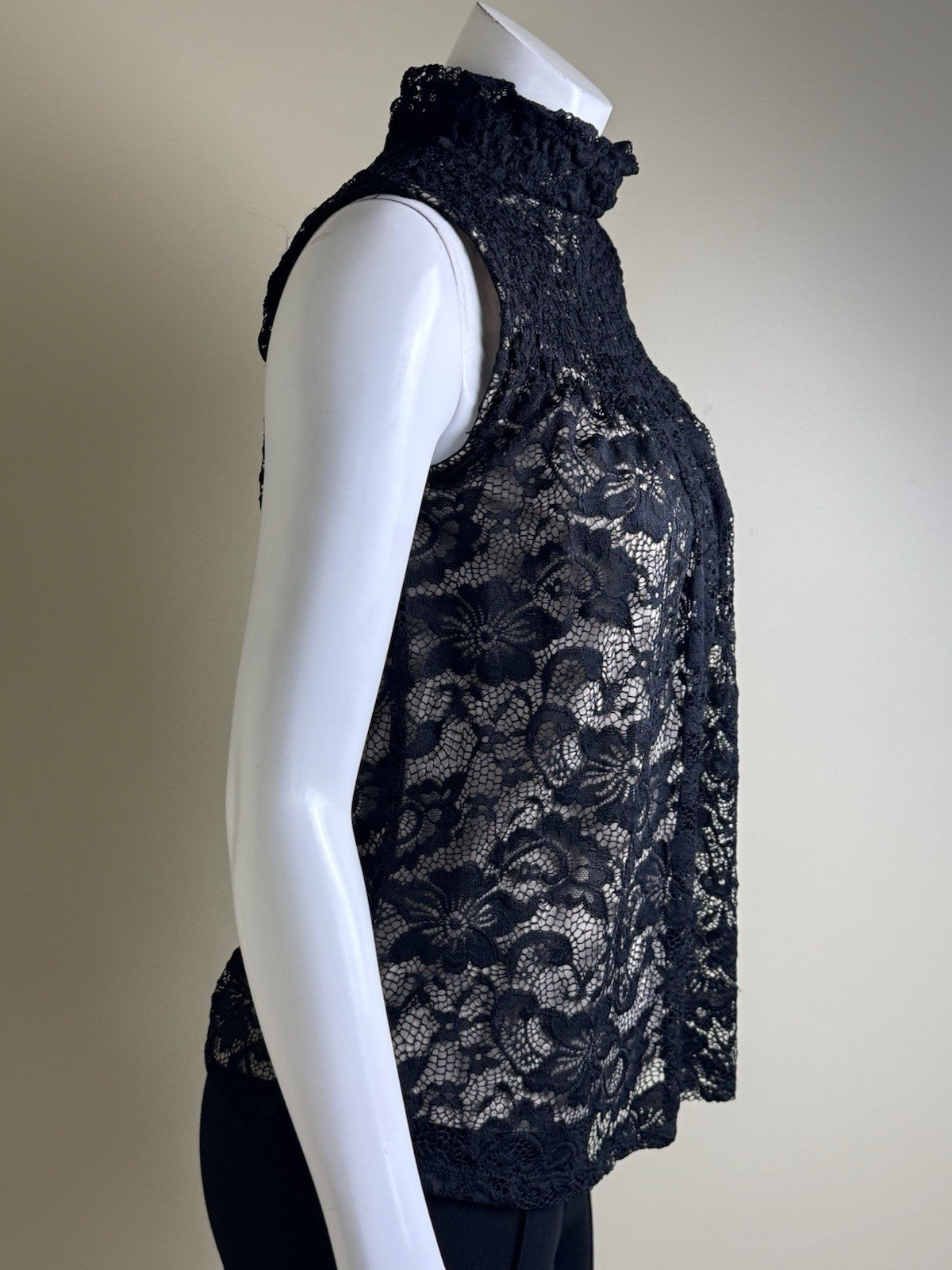Adiva Women’s Lace Floral Black Blouse Sz M. (B.150)