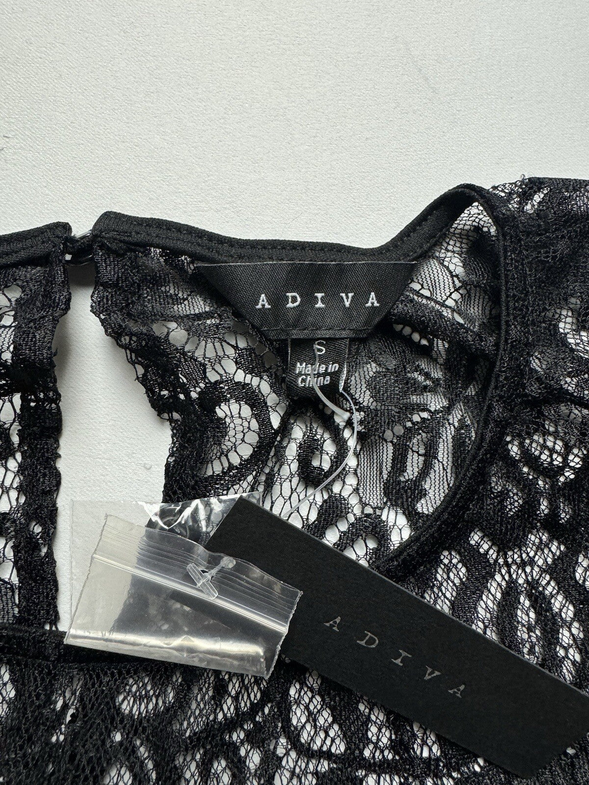 Adiva Women’s Lace Floral Black Blouse Top Sz S. (B.88)