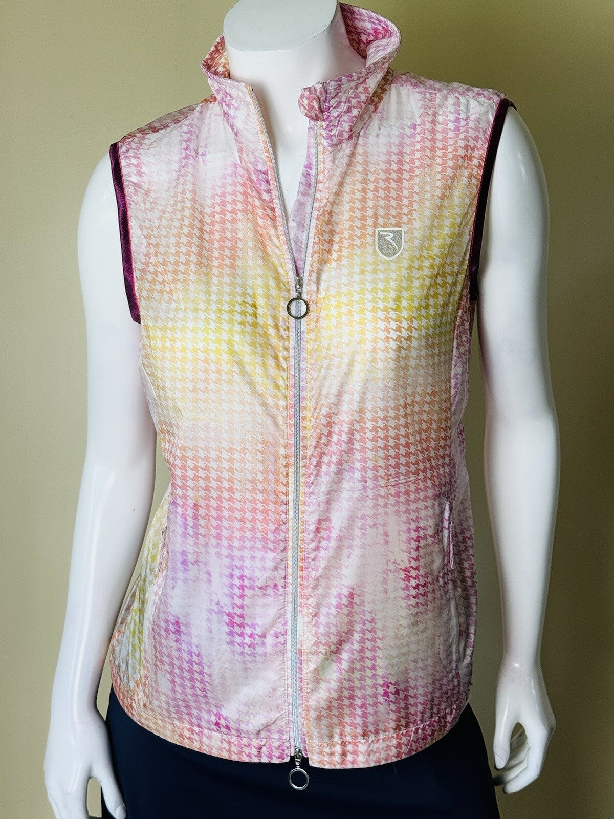 Chervo Women’s Full Zip Sz US M/8 Golf Vest. (66)