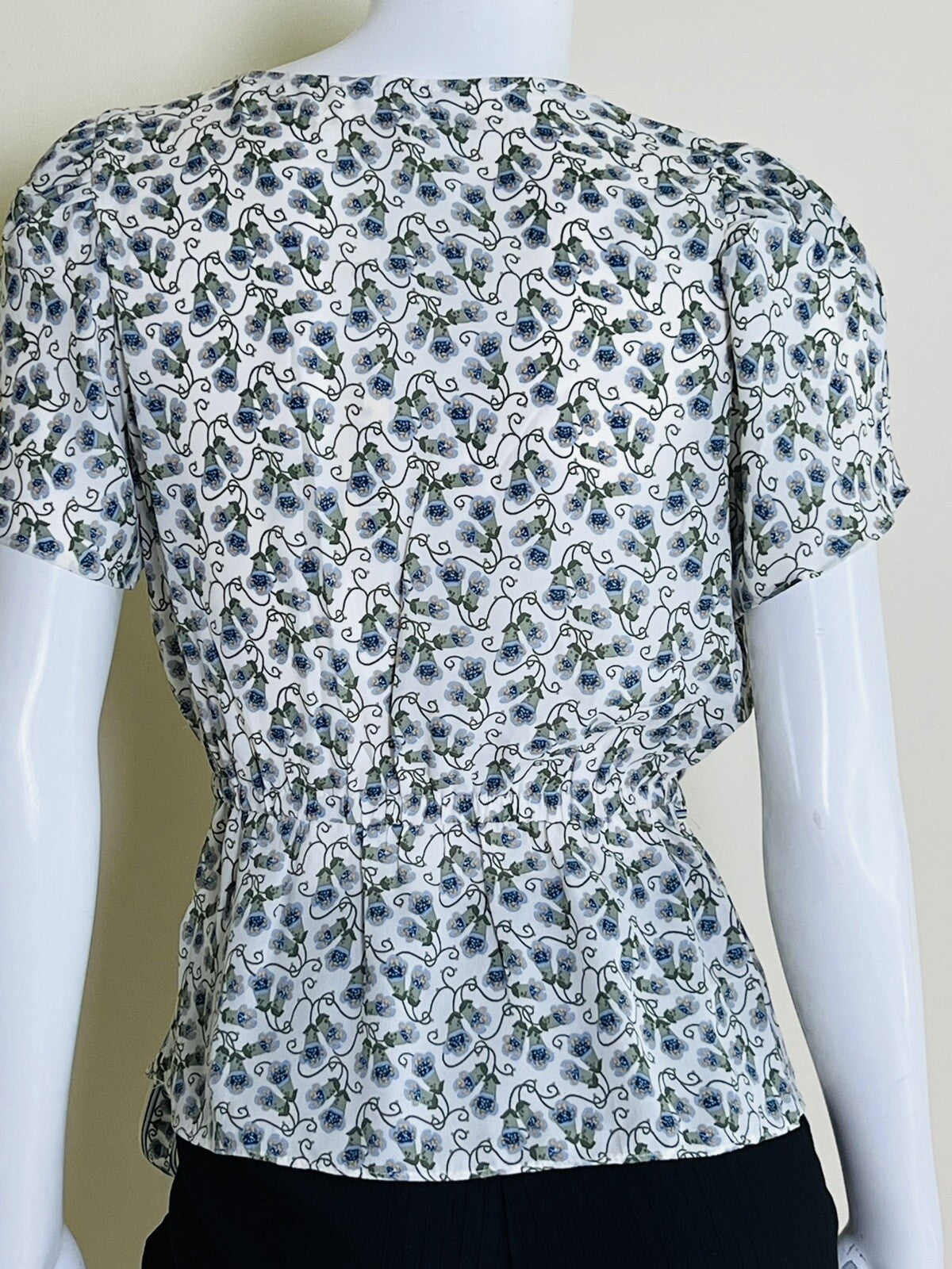 $98 Max Studio Women’s Top Sz S Blouse Shirt White Floral Blue (B.01)