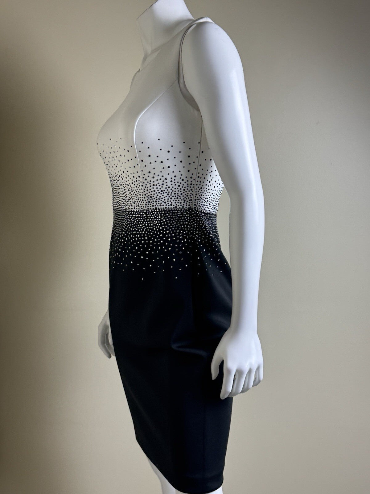 $149 Calvin Klein Women’s Black White Rhinestones Dress Sz 4. (B.140)