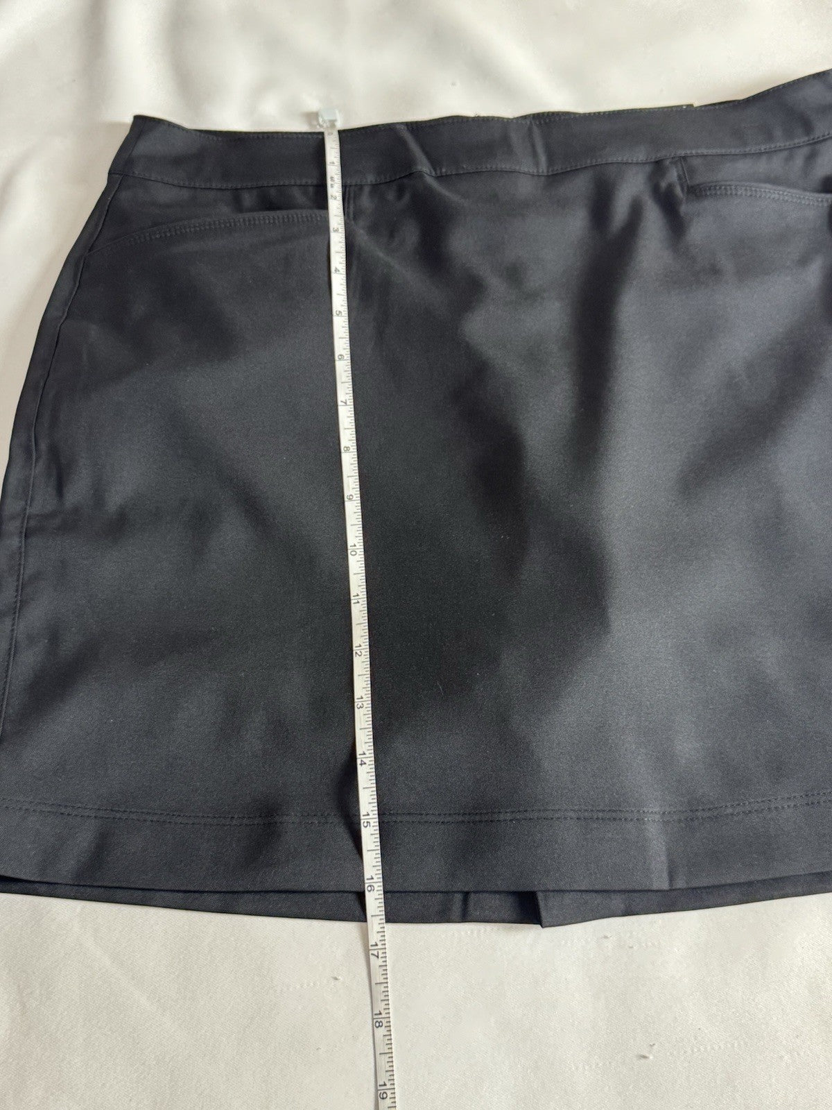 $68 PGA Tour Women’s Golf Skort Gray Pockets Sz 8. (B.044)