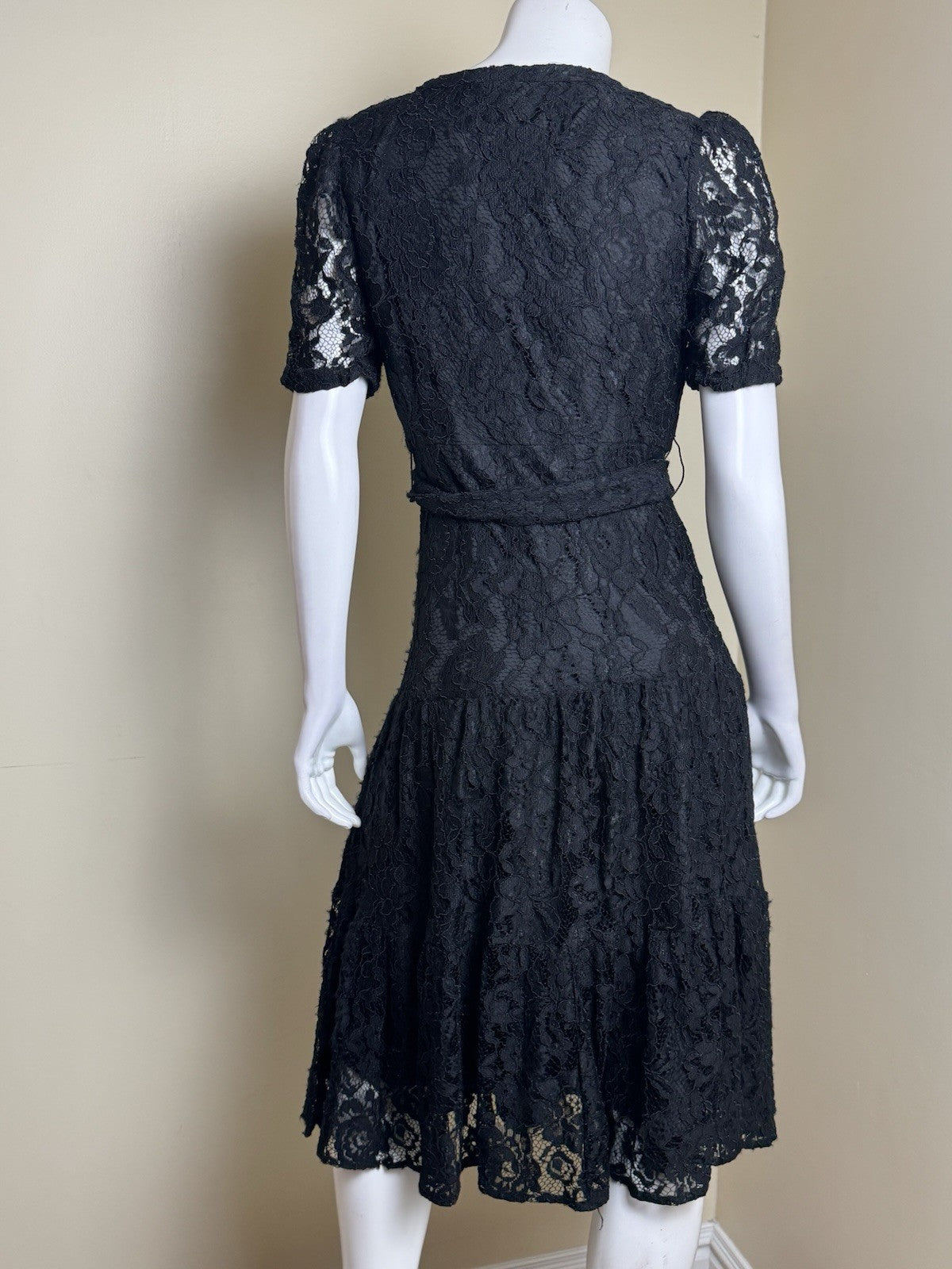$168 NANETTE LEPORE Lace Black Dress Sz 6. (B.168)