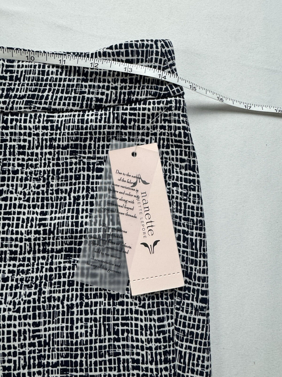 $68 Nanette Lepore Shorts Women’s Navy White Sz S. (B.142)
