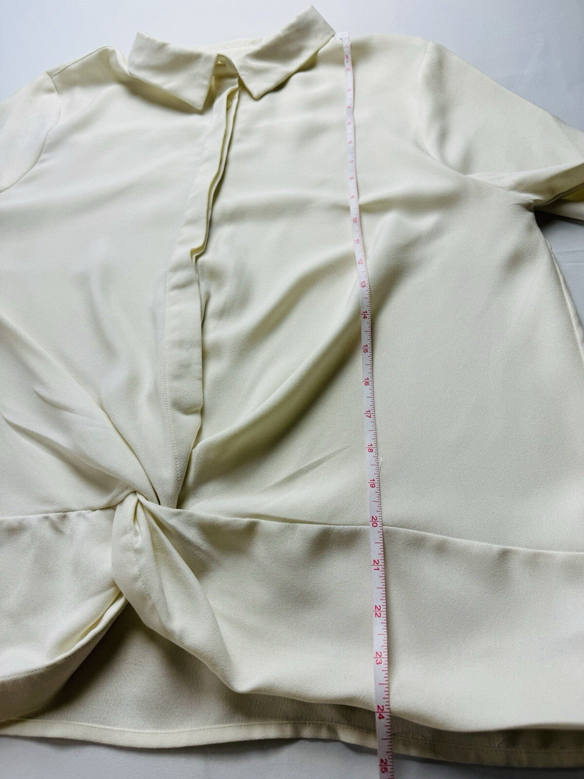 Nicole Miller Women’s Cream Blouse Top Sz L (B.11)