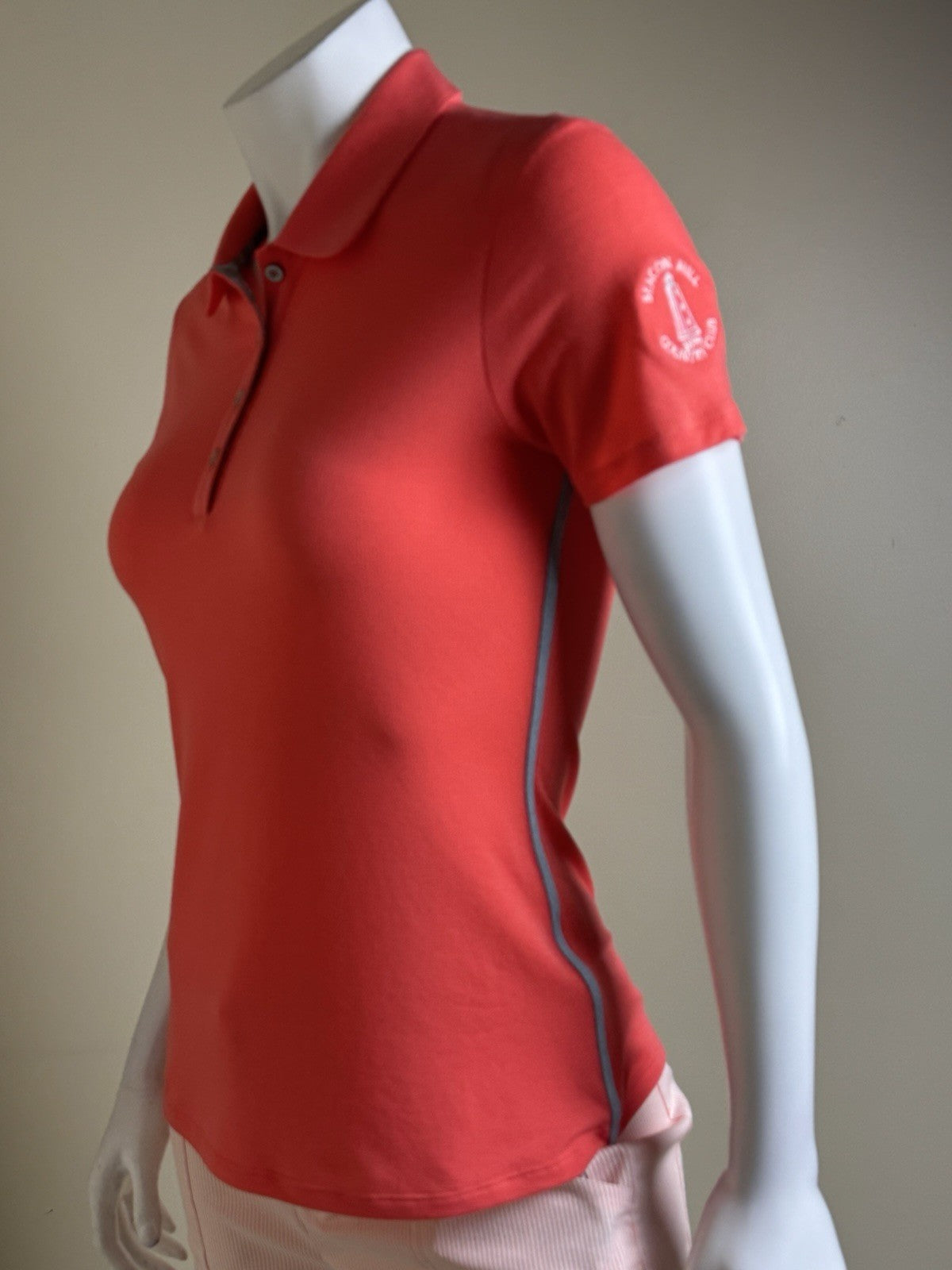 Under Armour Women's Golf Tennis Shirt Sz XS. (B.153)