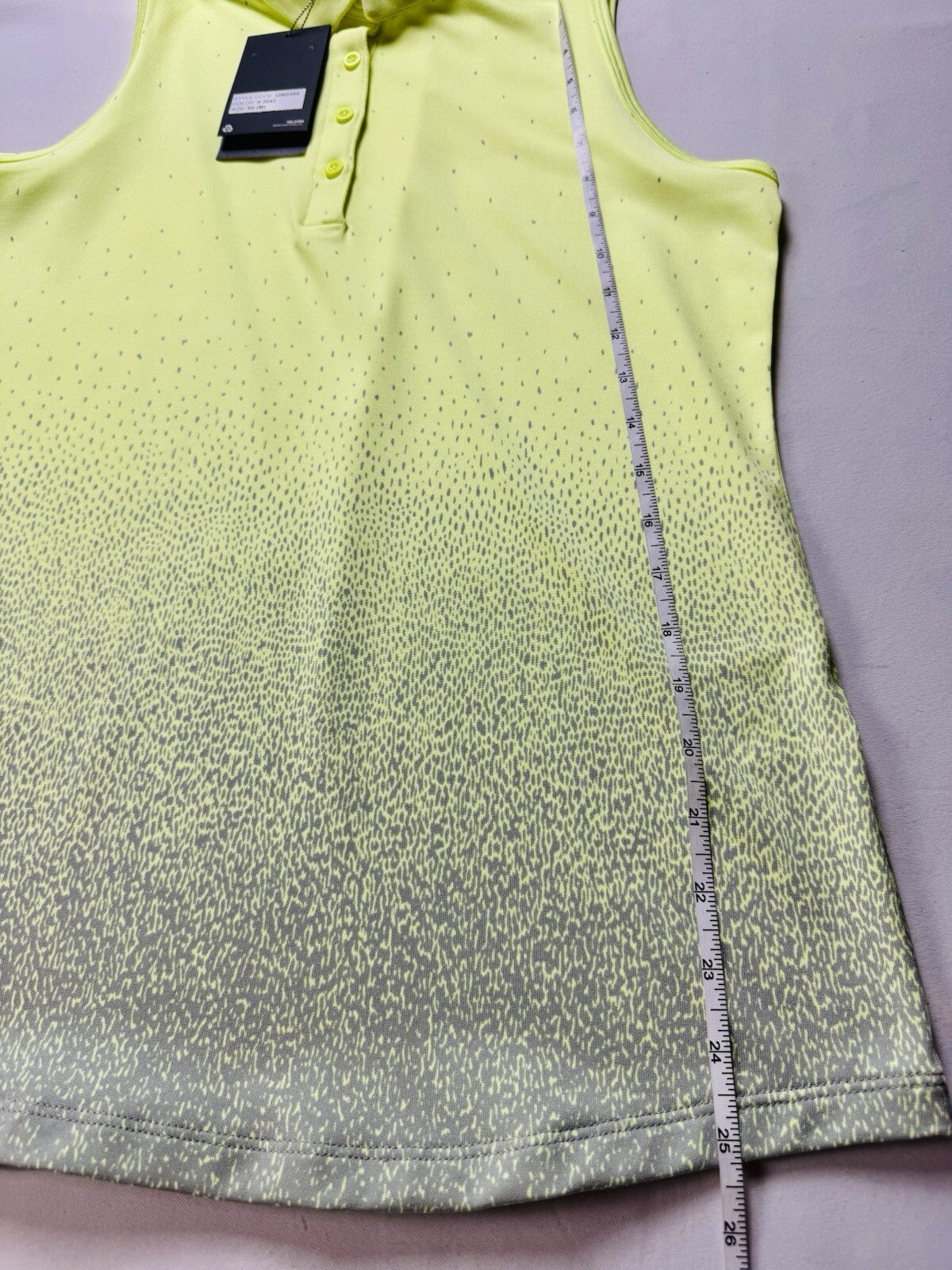 Under Armour Women's Golf Tennis Shirt Sz M. (B.139).