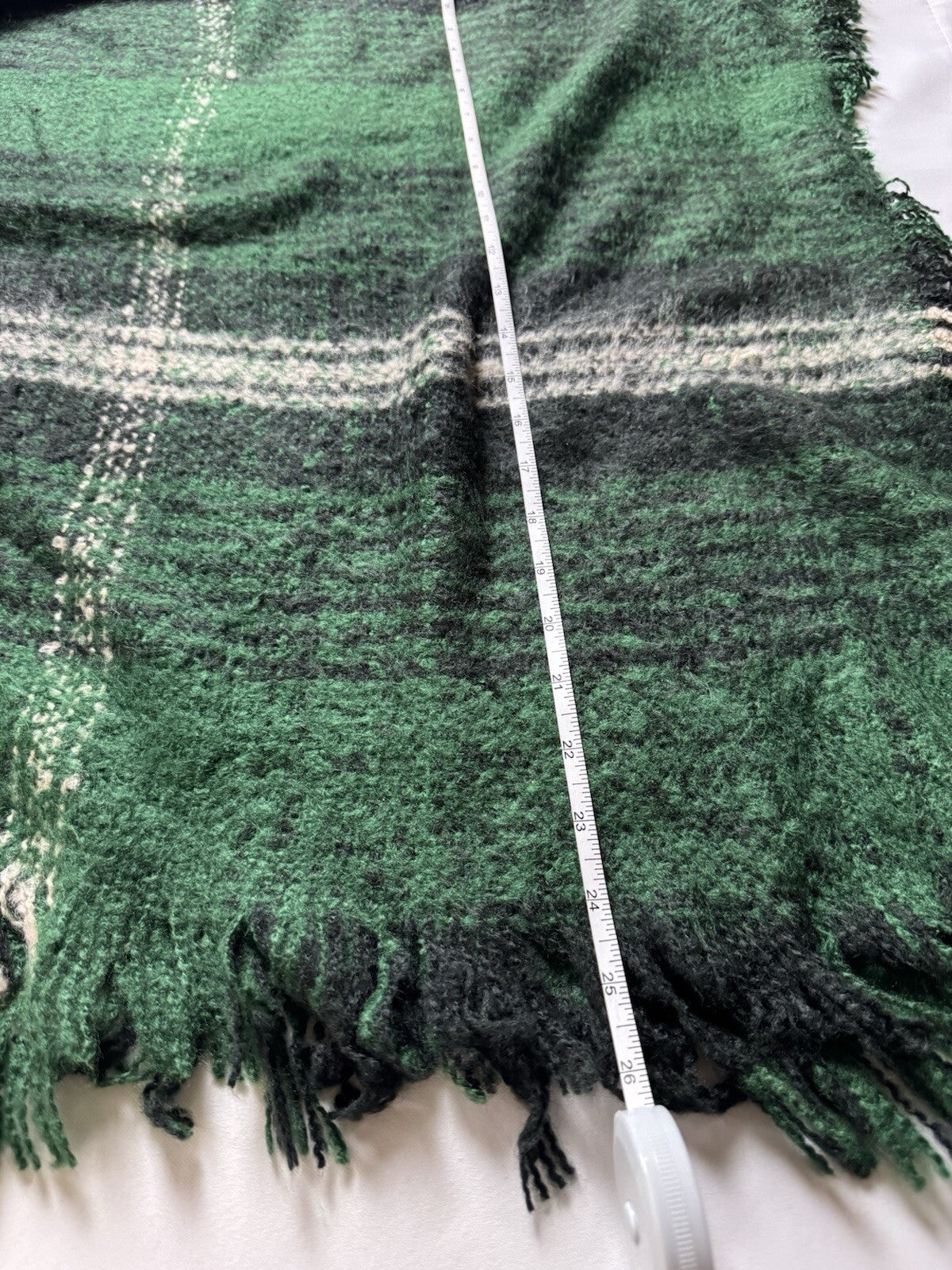 $98 MAX EDITION WOMAN’S GREEN & BLACK PLAID PONCHO SZ S/M. (B.123)
