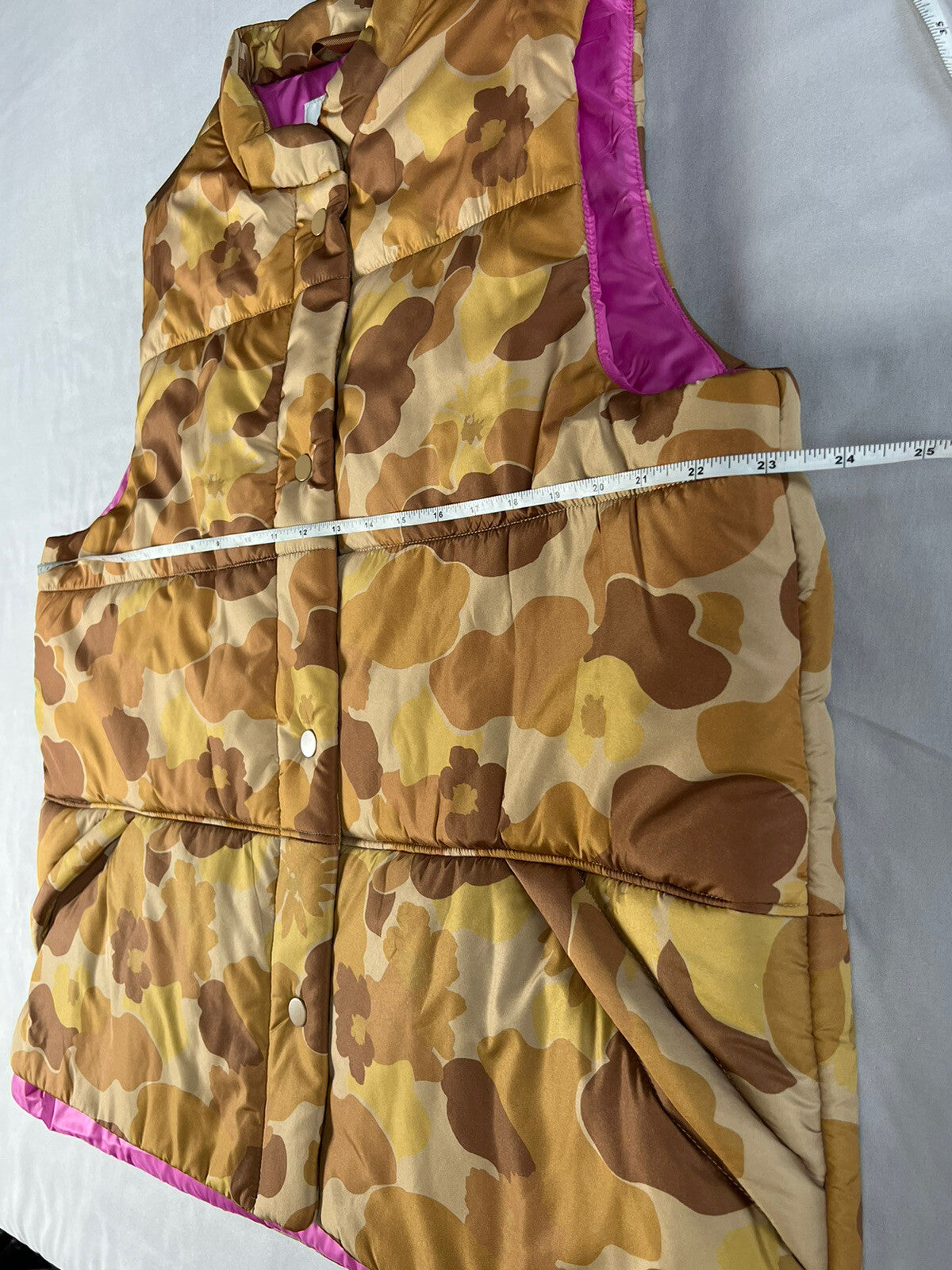 Free Assembly Women's Oversized Puffer Vest Sz XL Camouflage Pink Inside