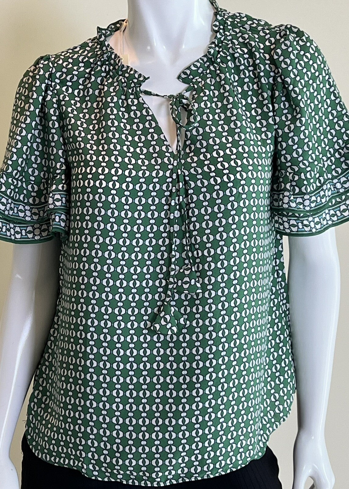 $78 Max Studio Womens Top Sz M Blouse Shirt White Green (B.01)