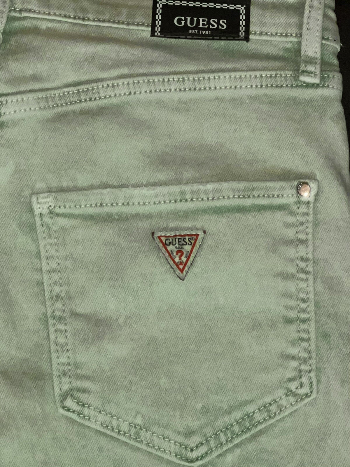 $108 GUESS Jeans Women’s Stretch Jeans Sz 28 Green