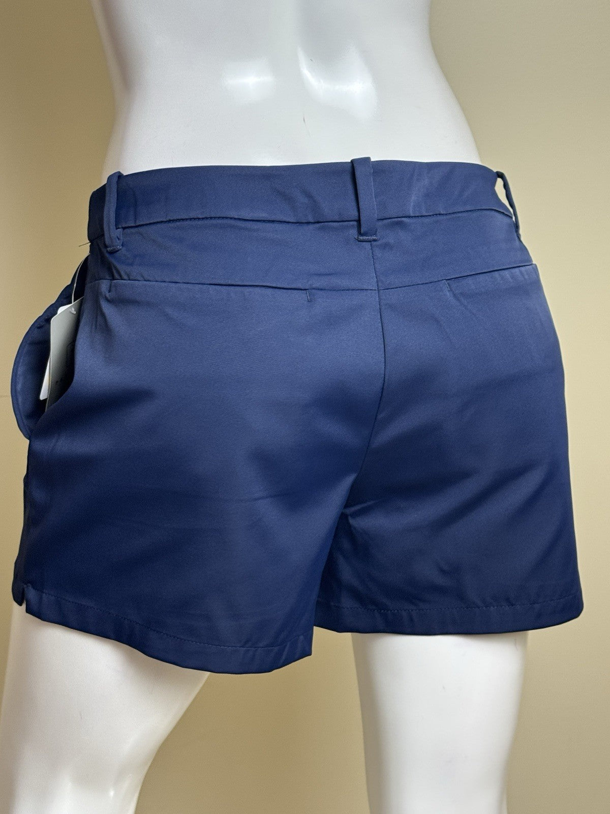 $68 PGA TOUR Women's Golf Shorts Size 4 Navy (B.044)