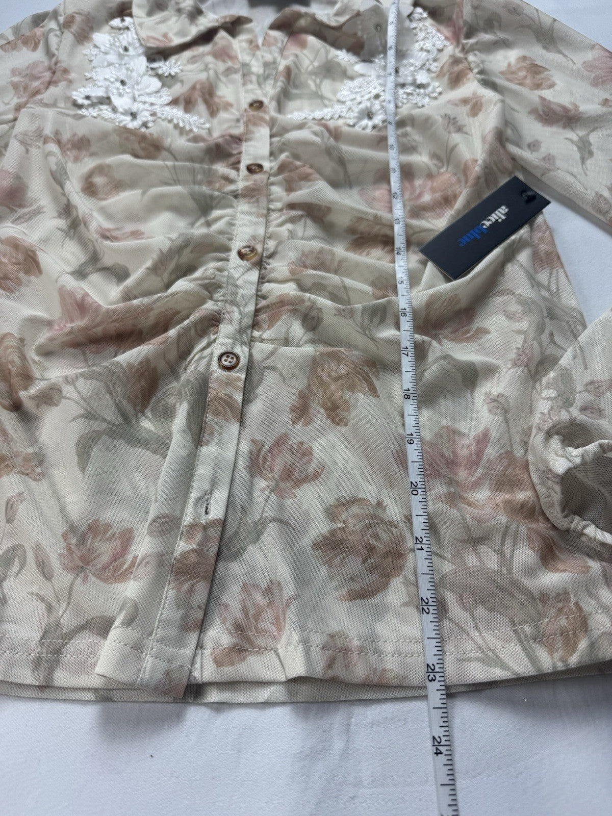 Alice Blue Women’s Long Sleeves Shirt Sz XL. (B.151)