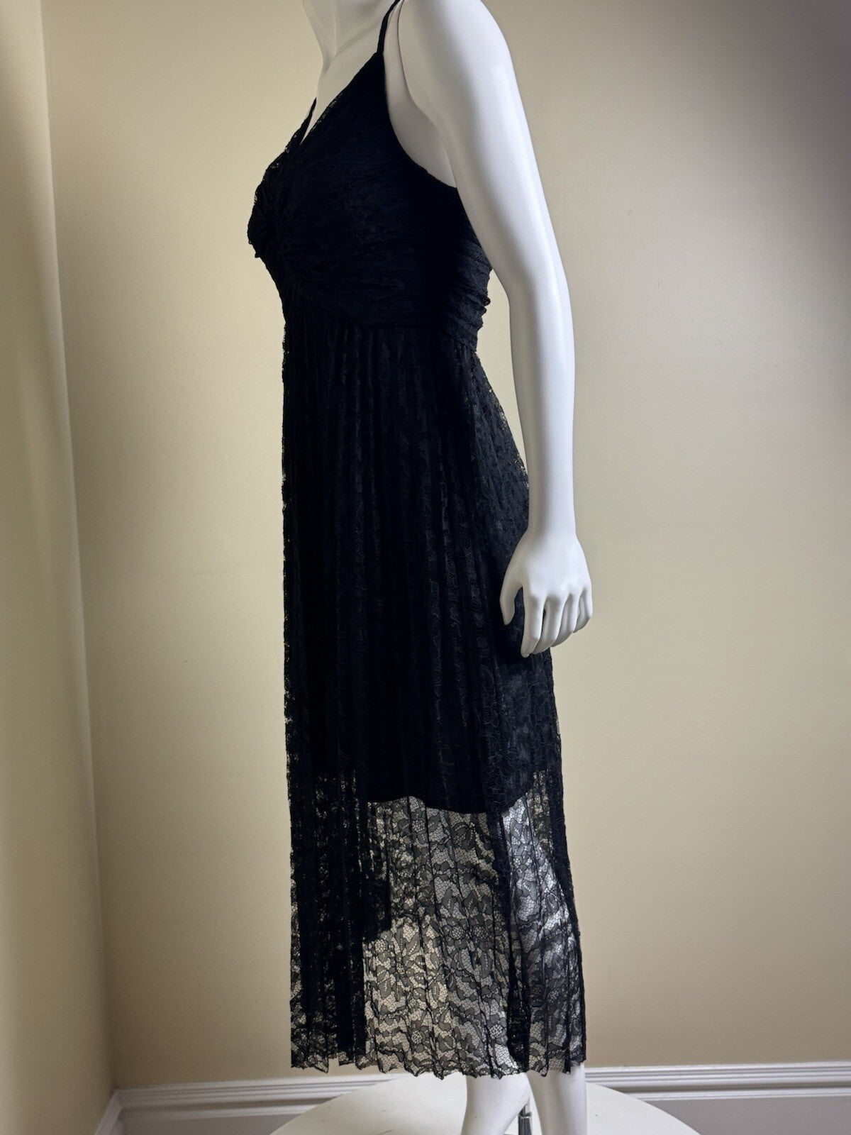 $249 Calvin Klein Women’s Black Lace Long Dress Sz 4. (B.138)