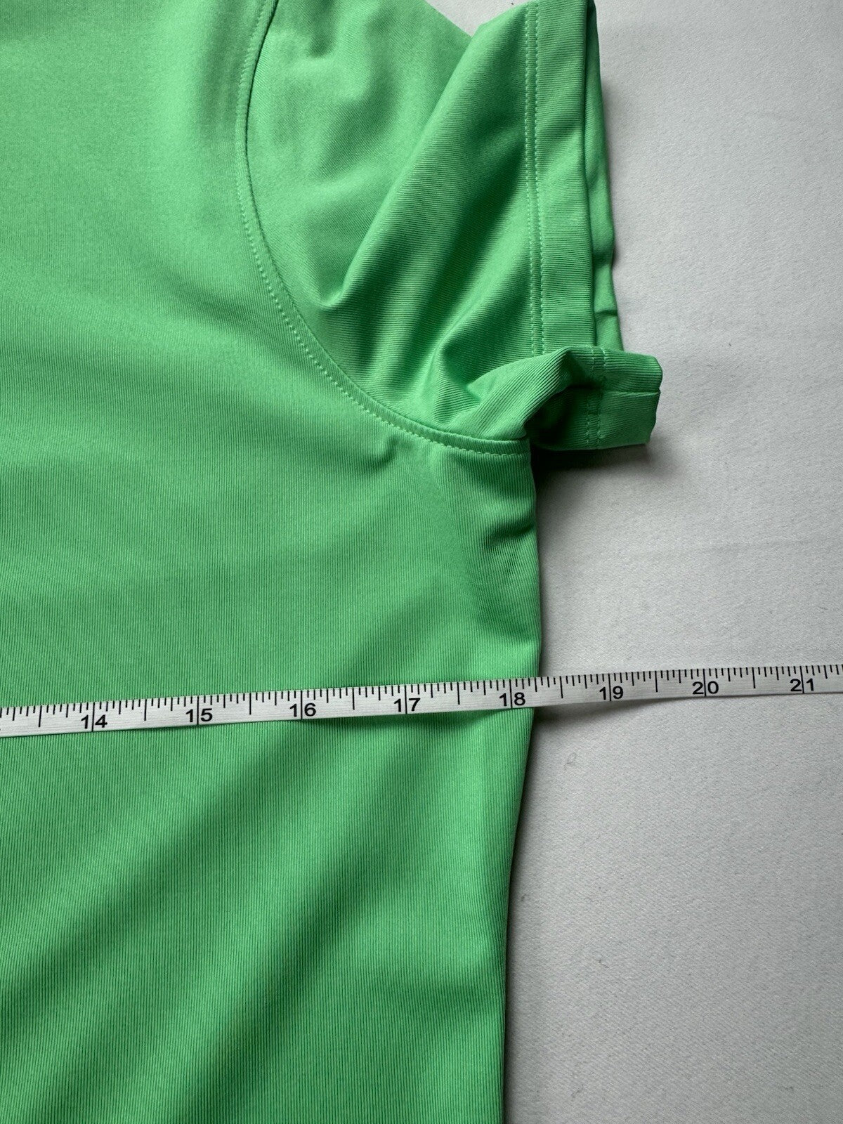 Under Armour Women's Golf Tennis Shirt Sz M. (B.152)