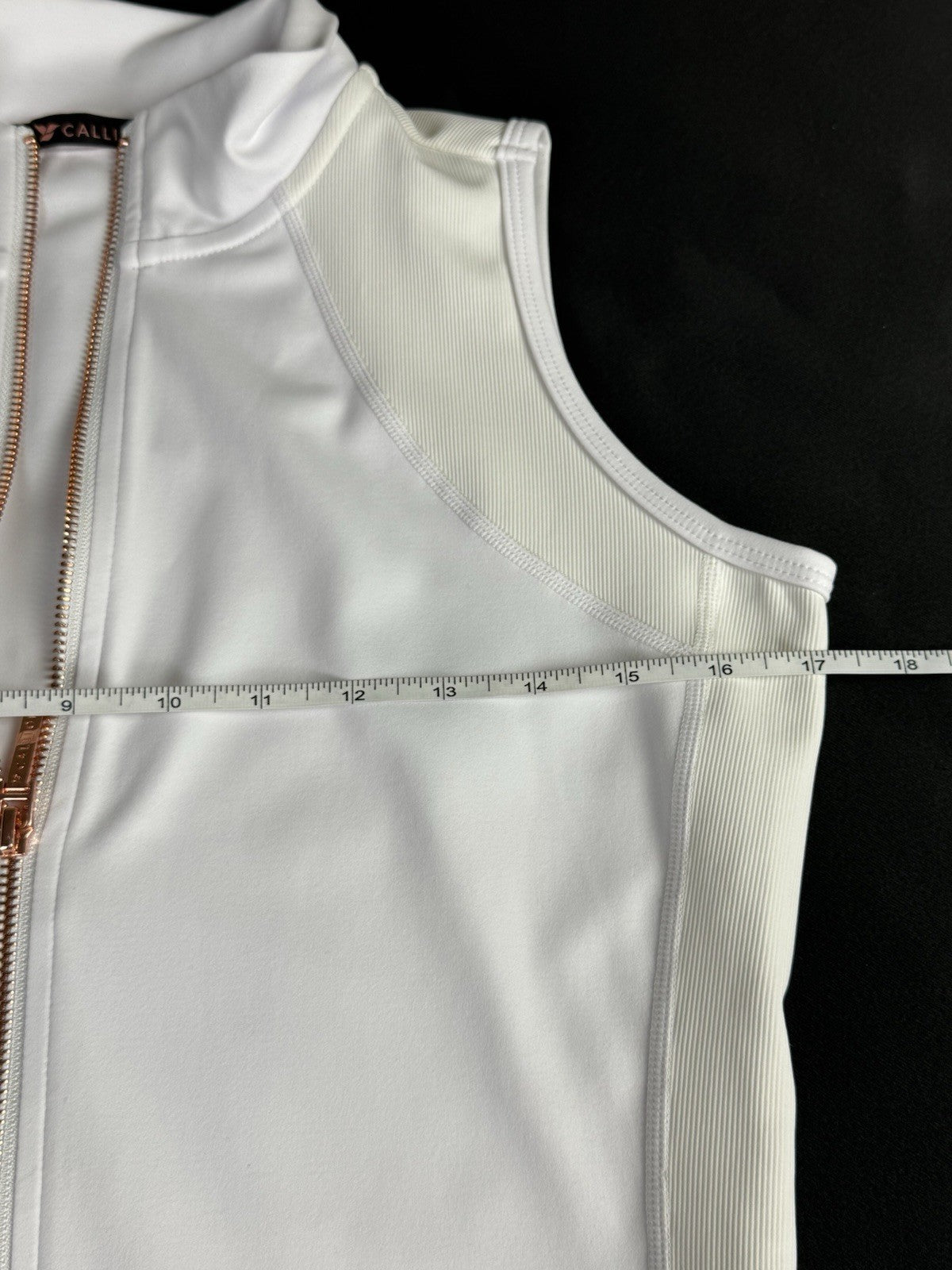 Calliope Women's Full Zip Vest Ivory Size M. (B.070)