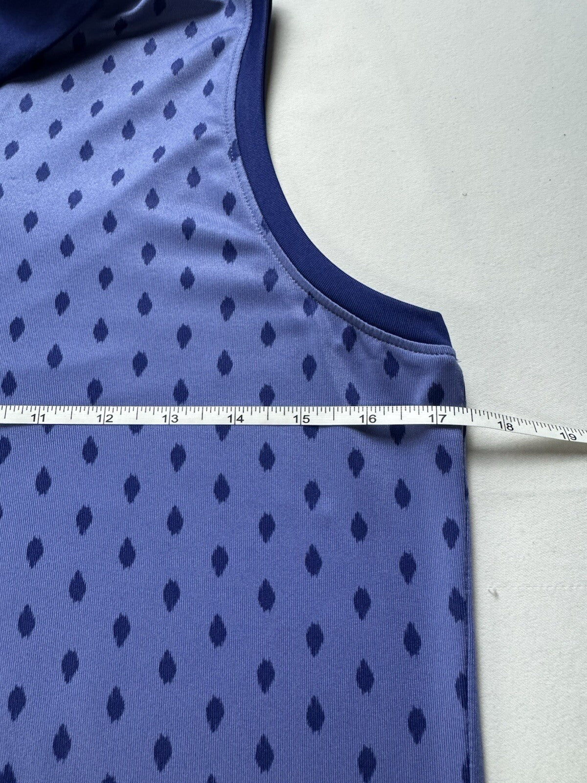 Under Armour Women's Golf Tennis Shirt Sz M. (B.139).
