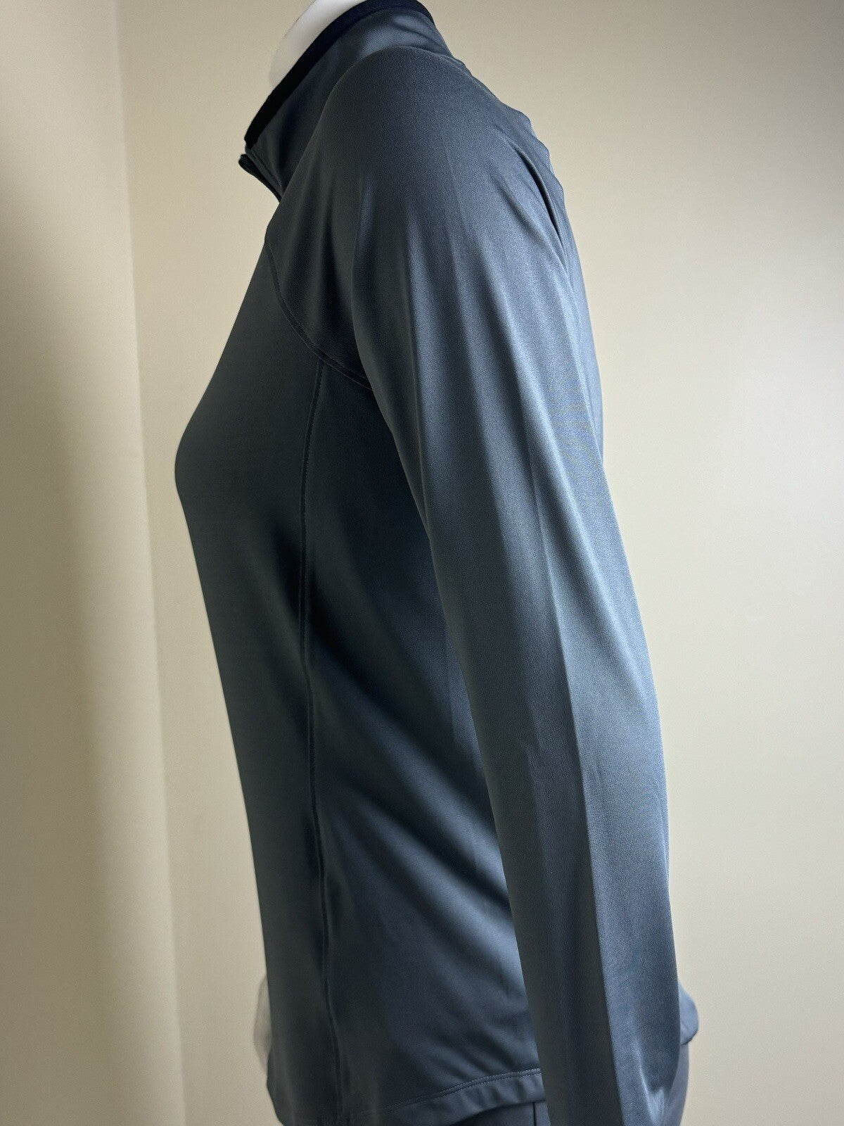 Under Armour Women's Golf Sweatshirt Size M. (B.111)
