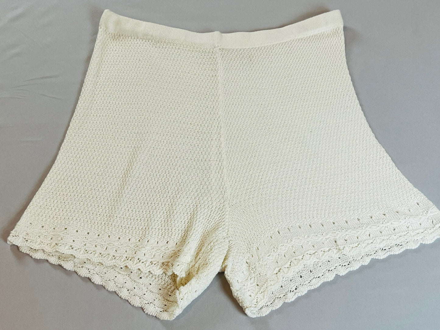 NO COMMENT Women’s Knit Shorts Ivory Plus Sz 2XL