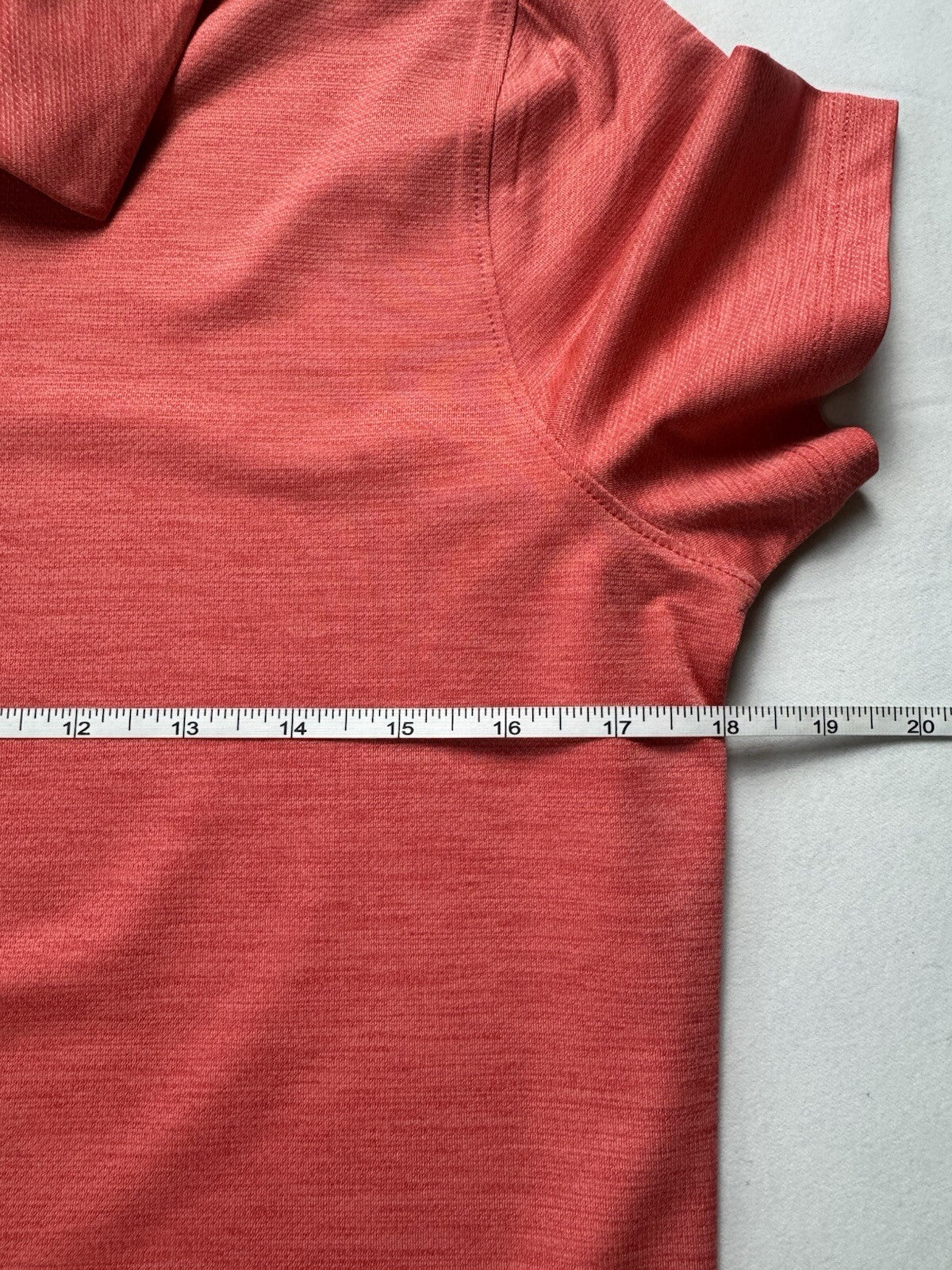 Under Armour Women's Golf Tennis Shirt Sz M. (B.135)