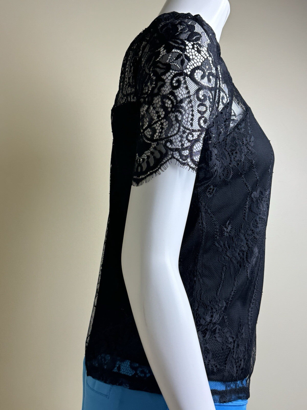 Adiva Women’s Lace Floral Black Blouse Top Sz S. (B.88)
