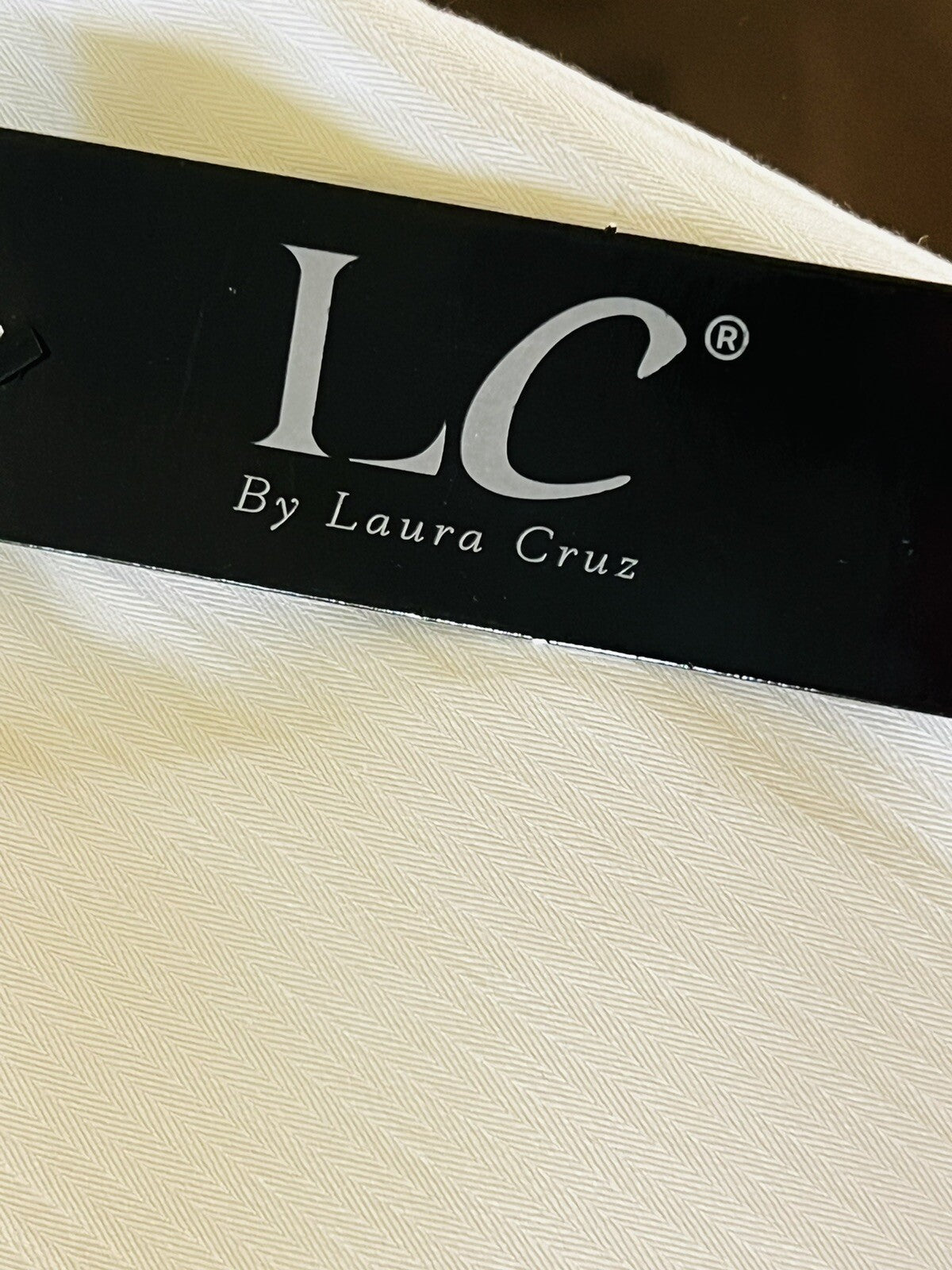 Laura Cruz Women’s Shorts Ivory Size M