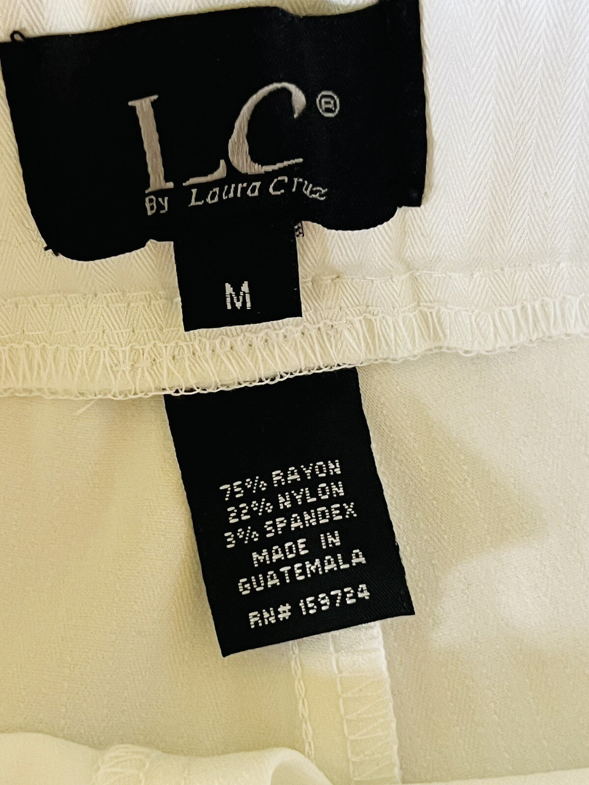 Laura Cruz Women’s Shorts Ivory Size M