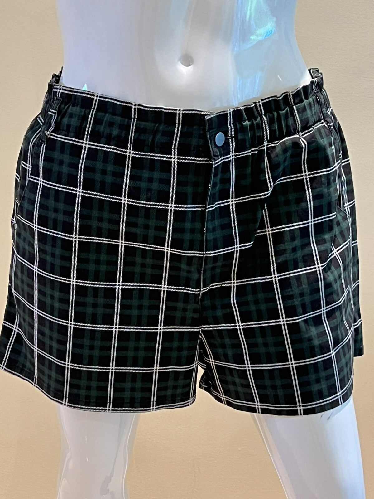 No Boundaries Women’s Size 3X Black check Shorts
