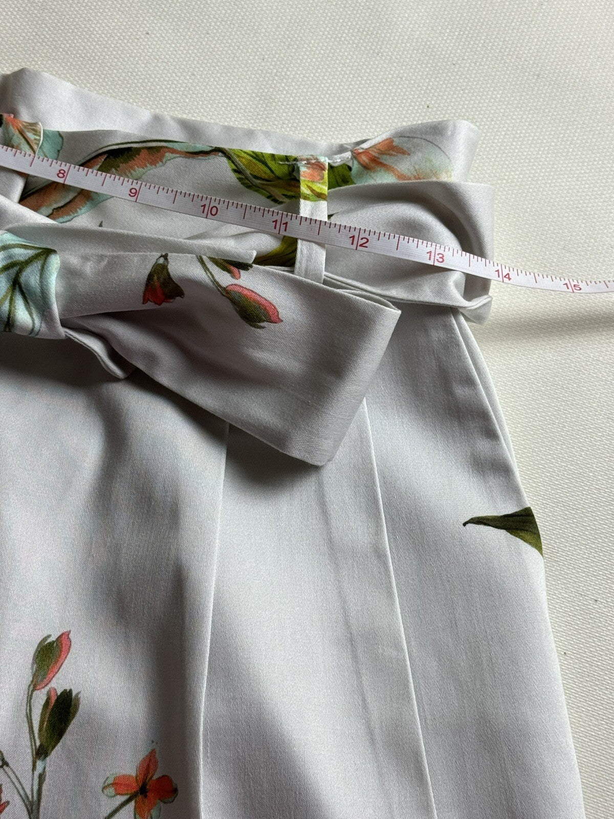 Kilo Tango Women’s Floral Tie Waist Shorts Size S. (50)
